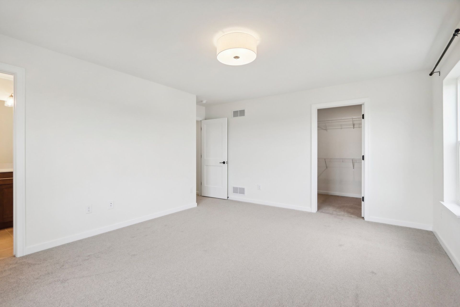 This photo is for illustration purposes only and does not necessarily represent the features and finishes of a specific RediHome.