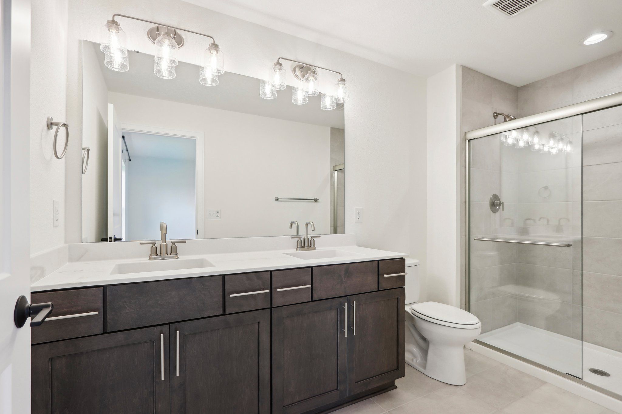 This photo is for illustration purposes only and does not necessarily represent the features and finishes of a specific RediHome.