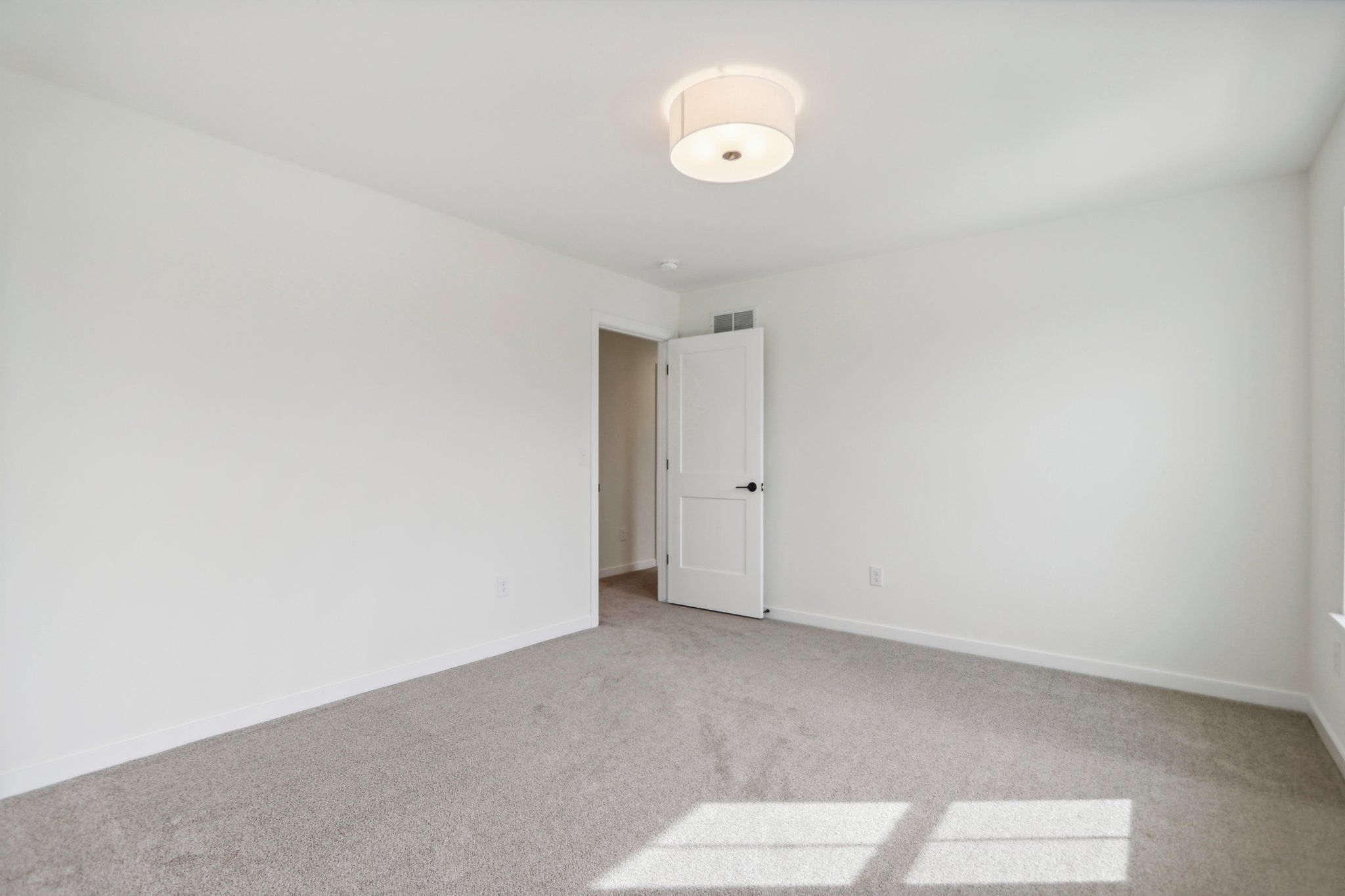 This photo is for illustration purposes only and does not necessarily represent the features and finishes of a specific RediHome.