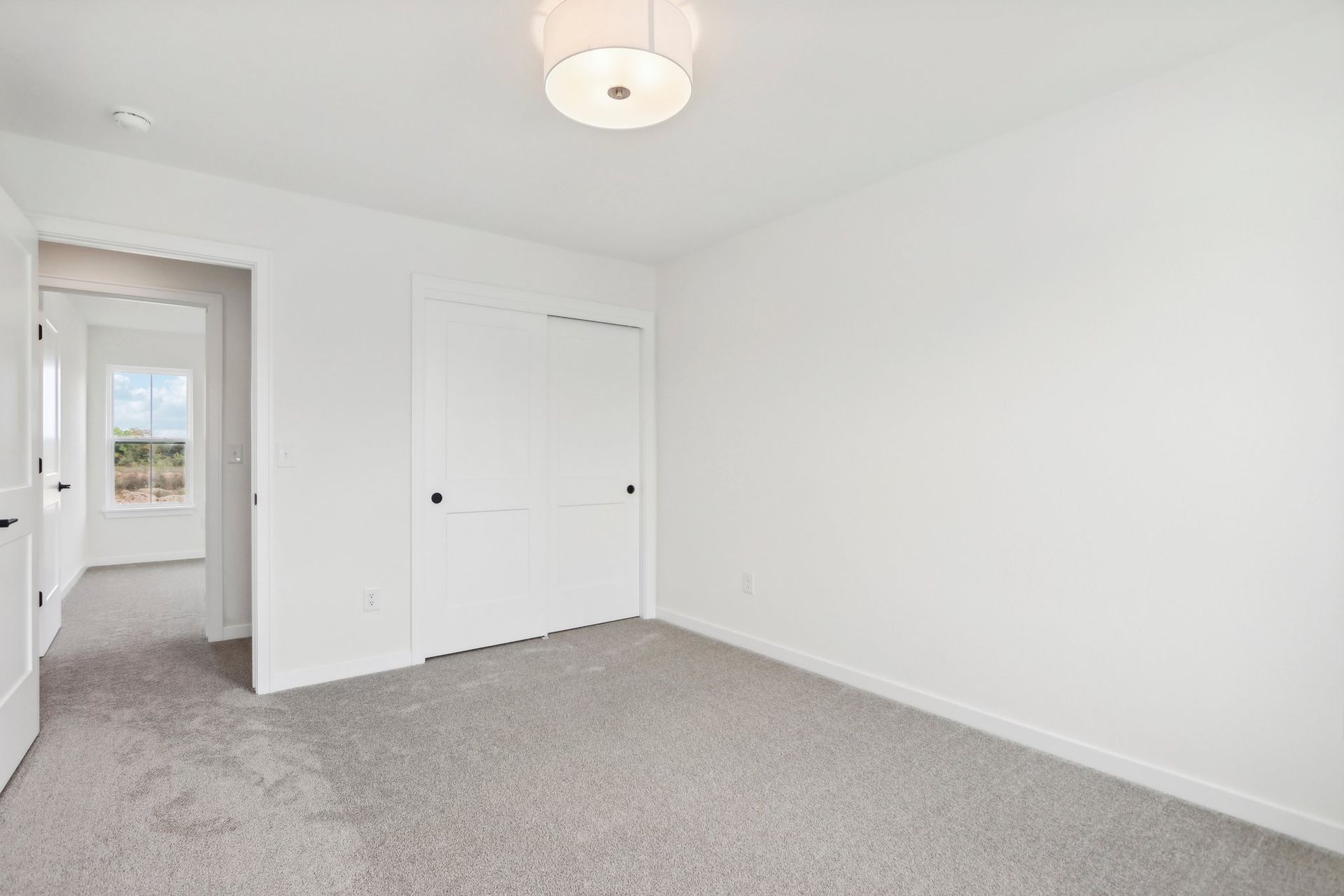 This photo is for illustration purposes only and does not necessarily represent the features and finishes of a specific RediHome.