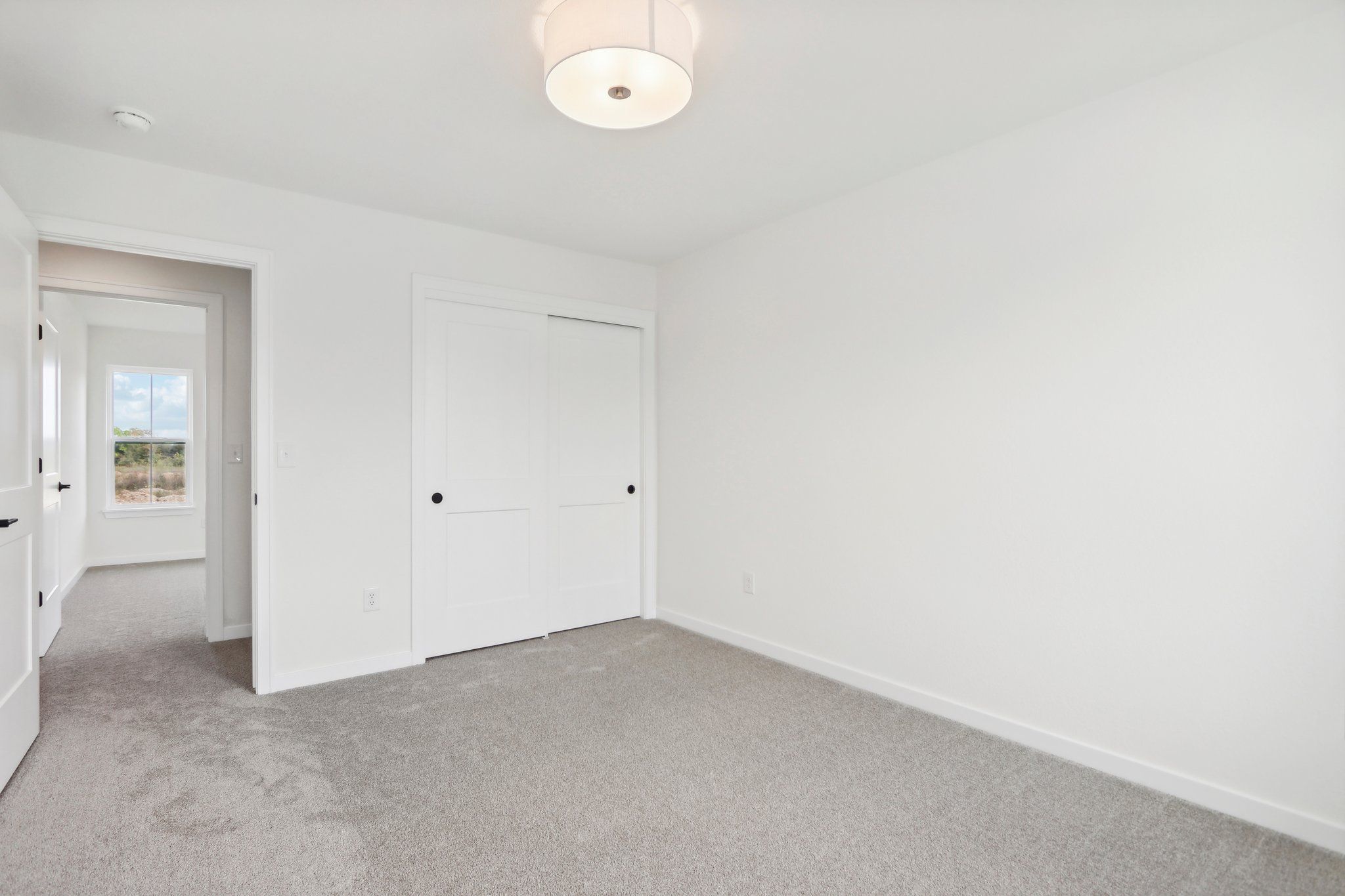 This photo is for illustration purposes only and does not necessarily represent the features and finishes of a specific RediHome.