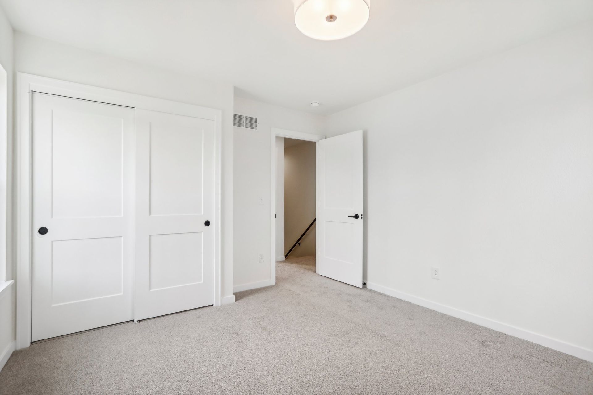 This photo is for illustration purposes only and does not necessarily represent the features and finishes of a specific RediHome.