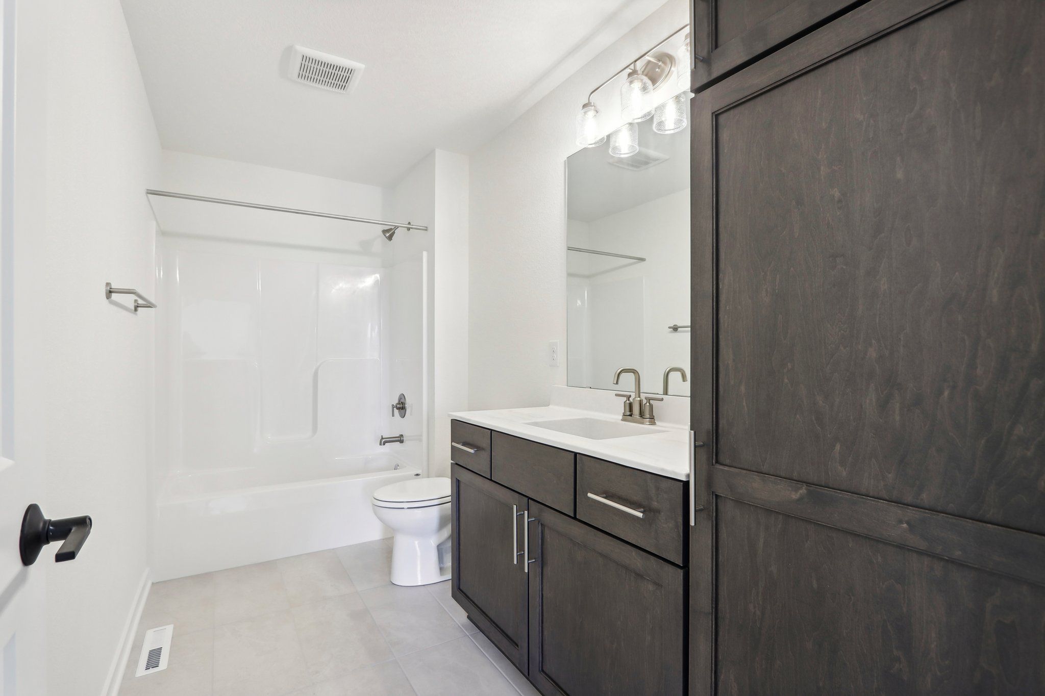 This photo is for illustration purposes only and does not necessarily represent the features and finishes of a specific RediHome.