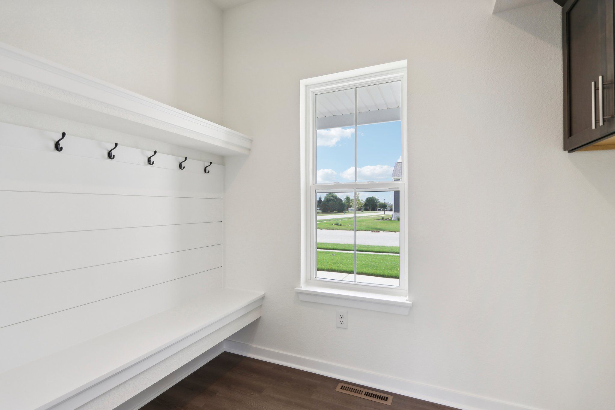 This photo is for illustration purposes only and does not necessarily represent the features and finishes of a specific RediHome.