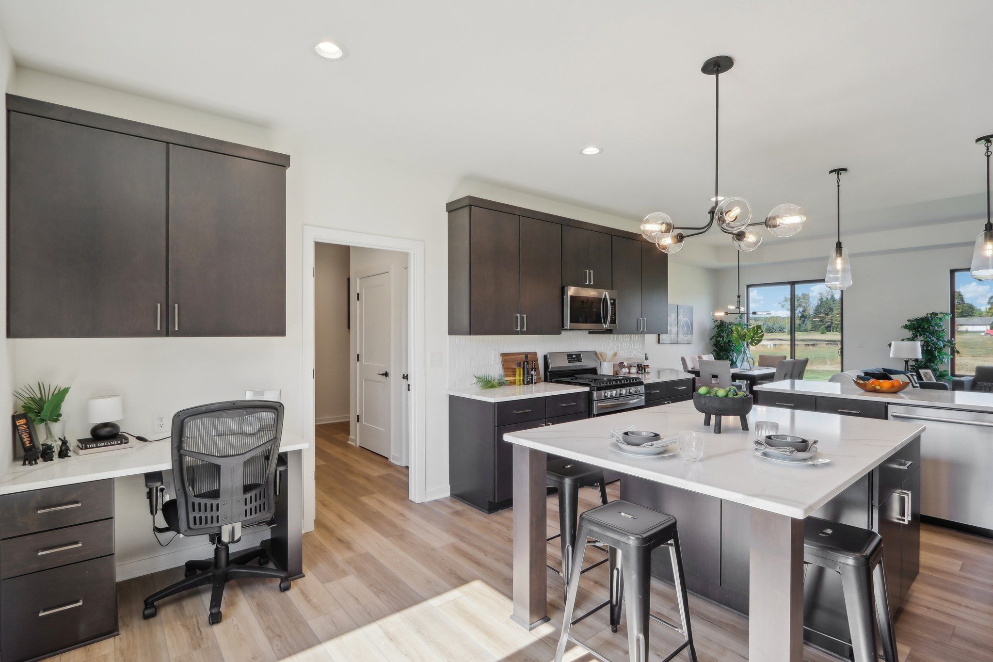 This photo is for illustration purposes only and does not necessarily represent the features and finishes of a specific RediHome.