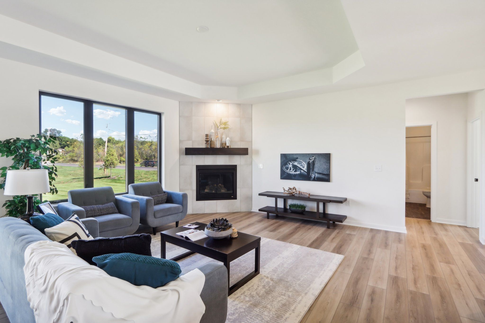 This photo is for illustration purposes only and does not necessarily represent the features and finishes of a specific RediHome.