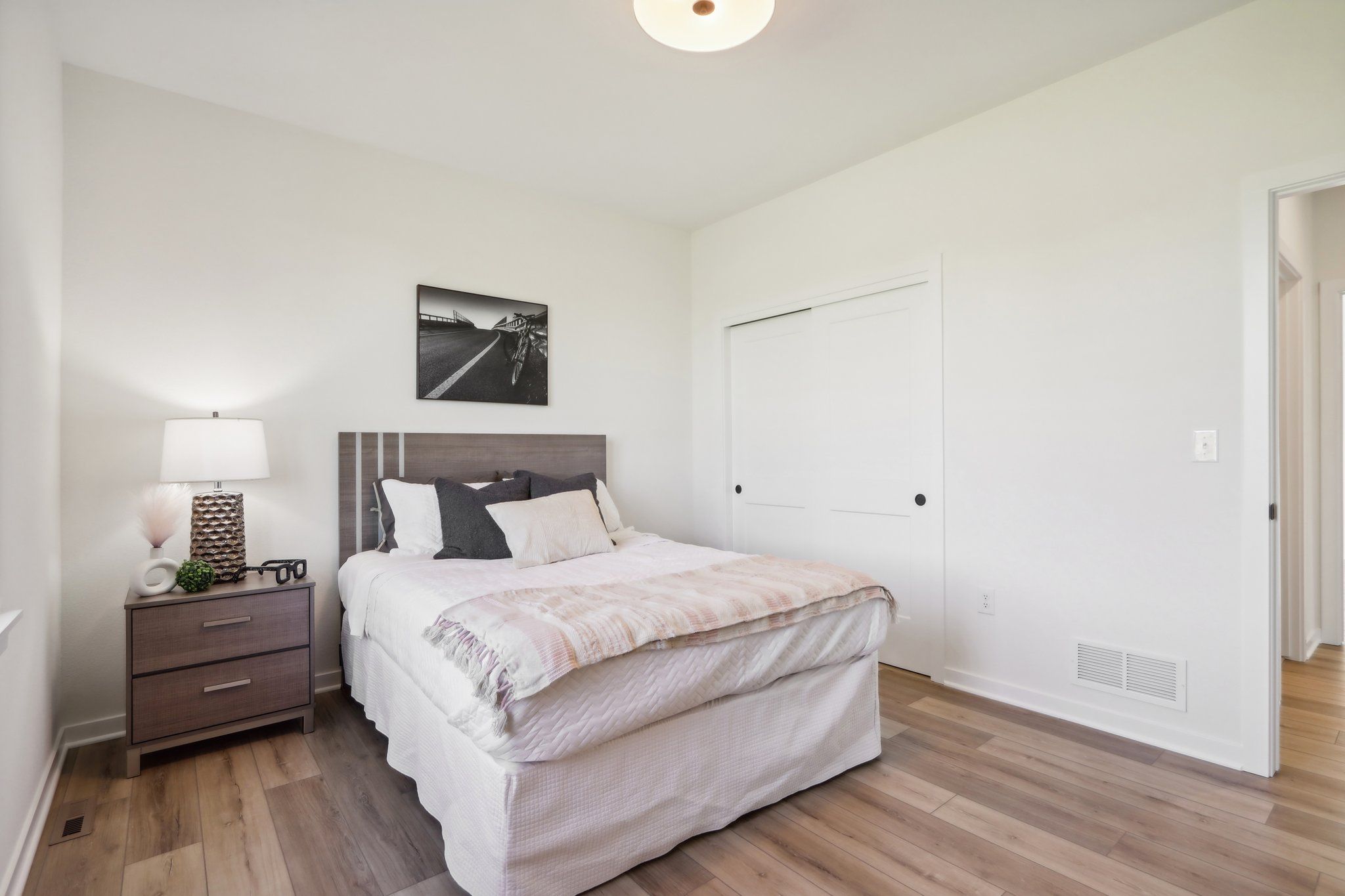 This photo is for illustration purposes only and does not necessarily represent the features and finishes of a specific RediHome.