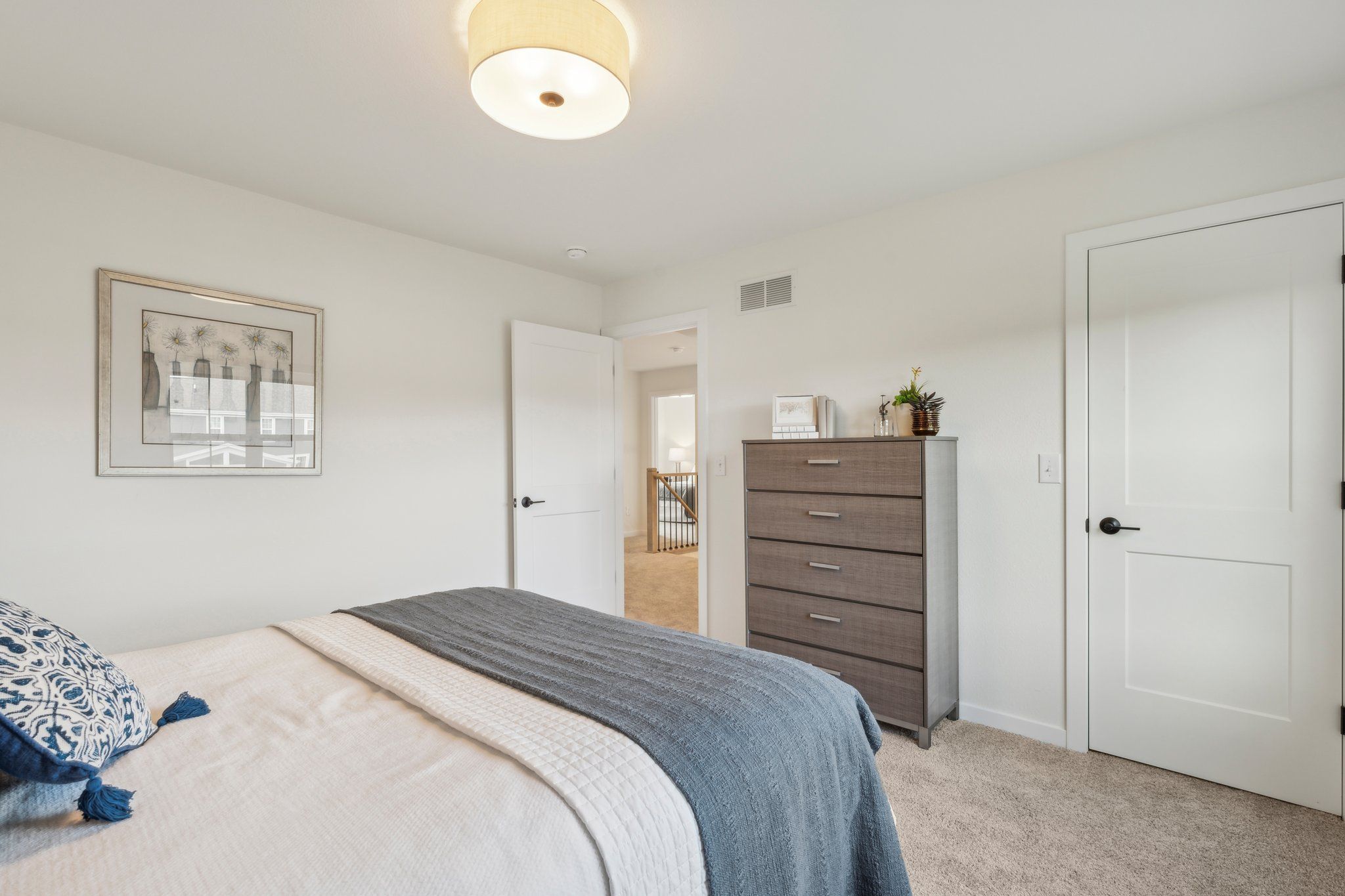 This photo is for illustration purposes only and does not necessarily represent the features and finishes of a specific RediHome.