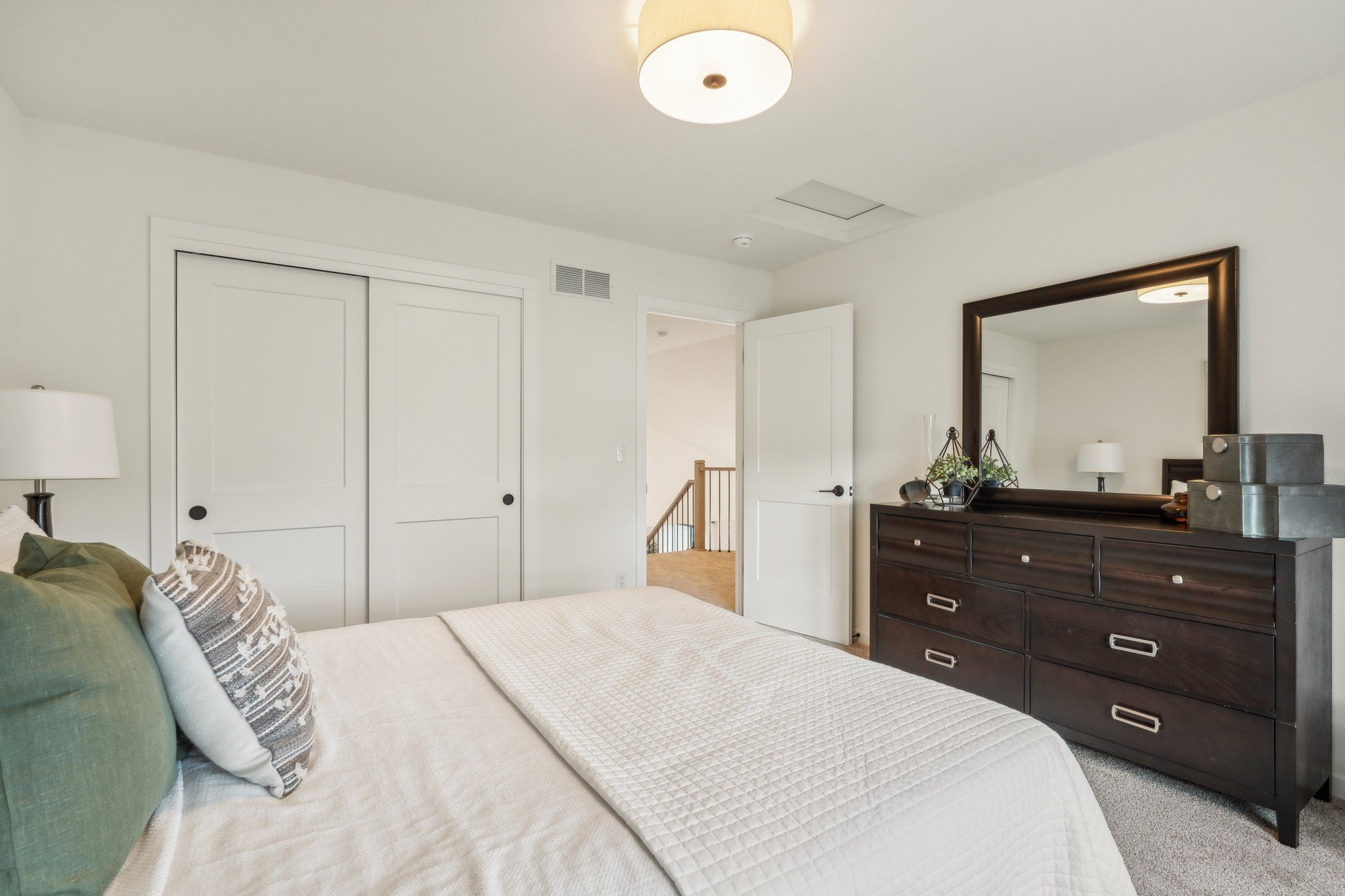 This photo is for illustration purposes only and does not necessarily represent the features and finishes of a specific RediHome.