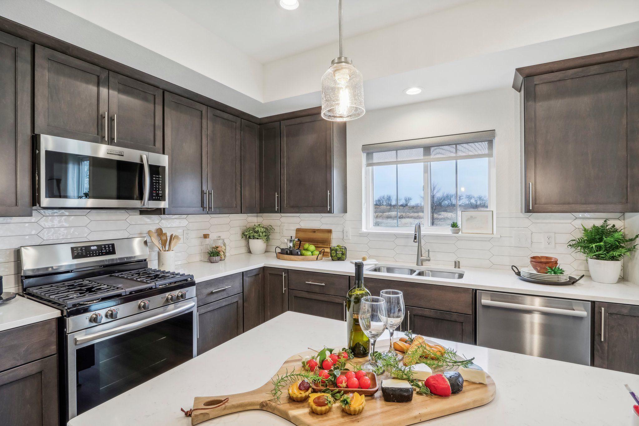 This photo is for illustration purposes only and does not necessarily represent the features and finishes of a specific RediHome.