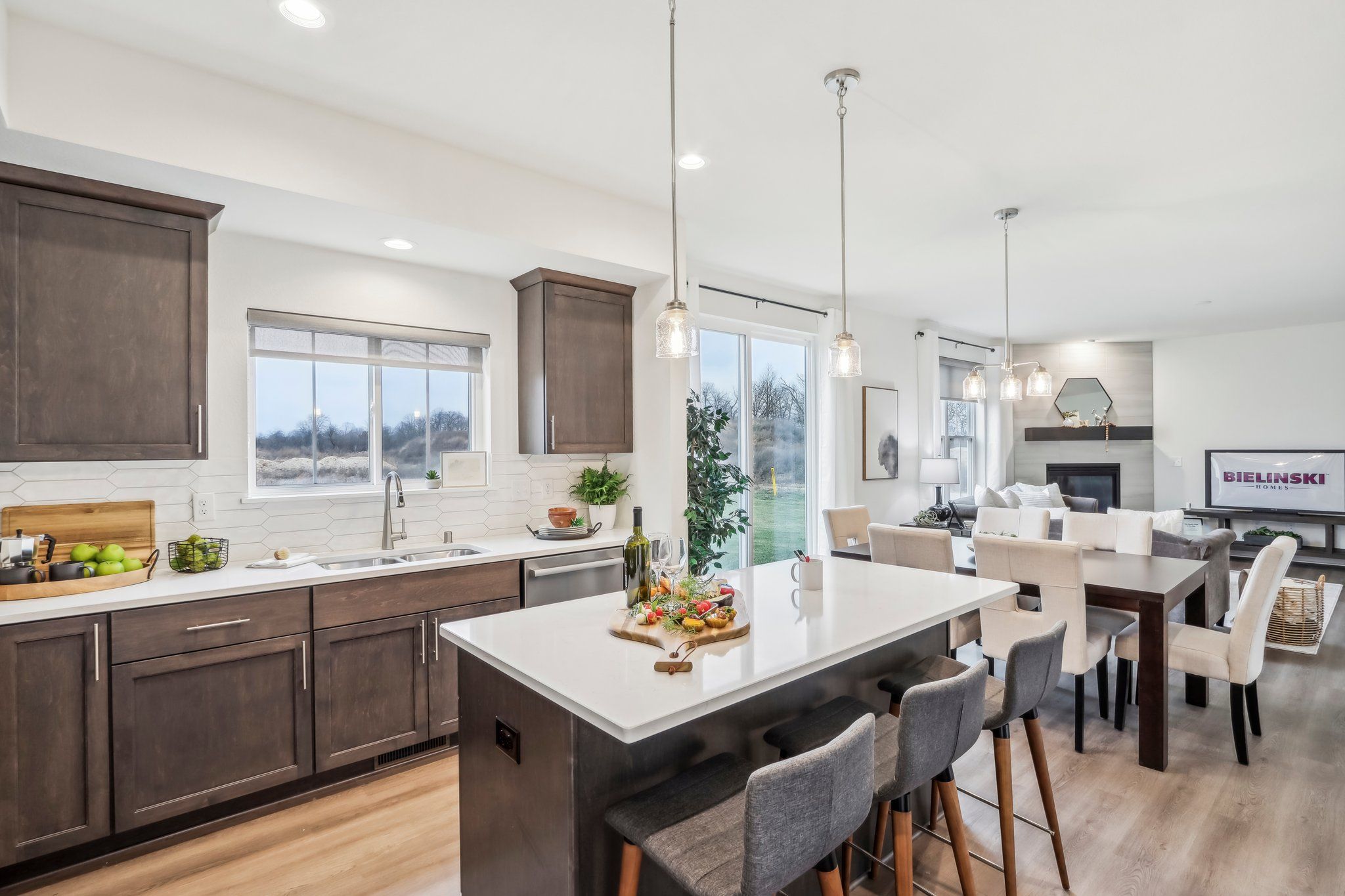 This photo is for illustration purposes only and does not necessarily represent the features and finishes of a specific RediHome.