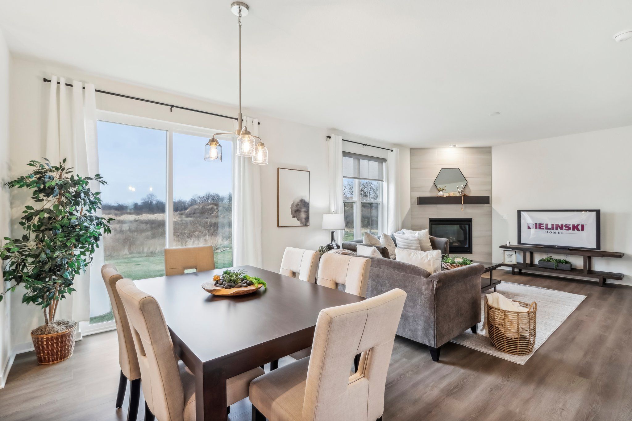 This photo is for illustration purposes only and does not necessarily represent the features and finishes of a specific RediHome.