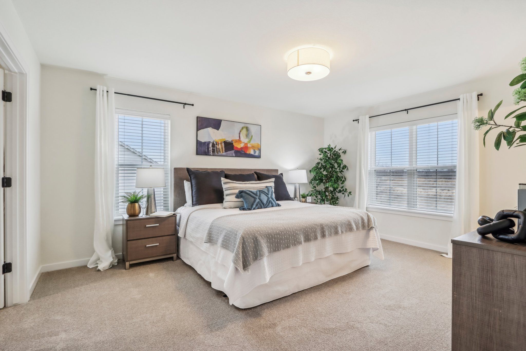 This photo is for illustration purposes only and does not necessarily represent the features and finishes of a specific RediHome.