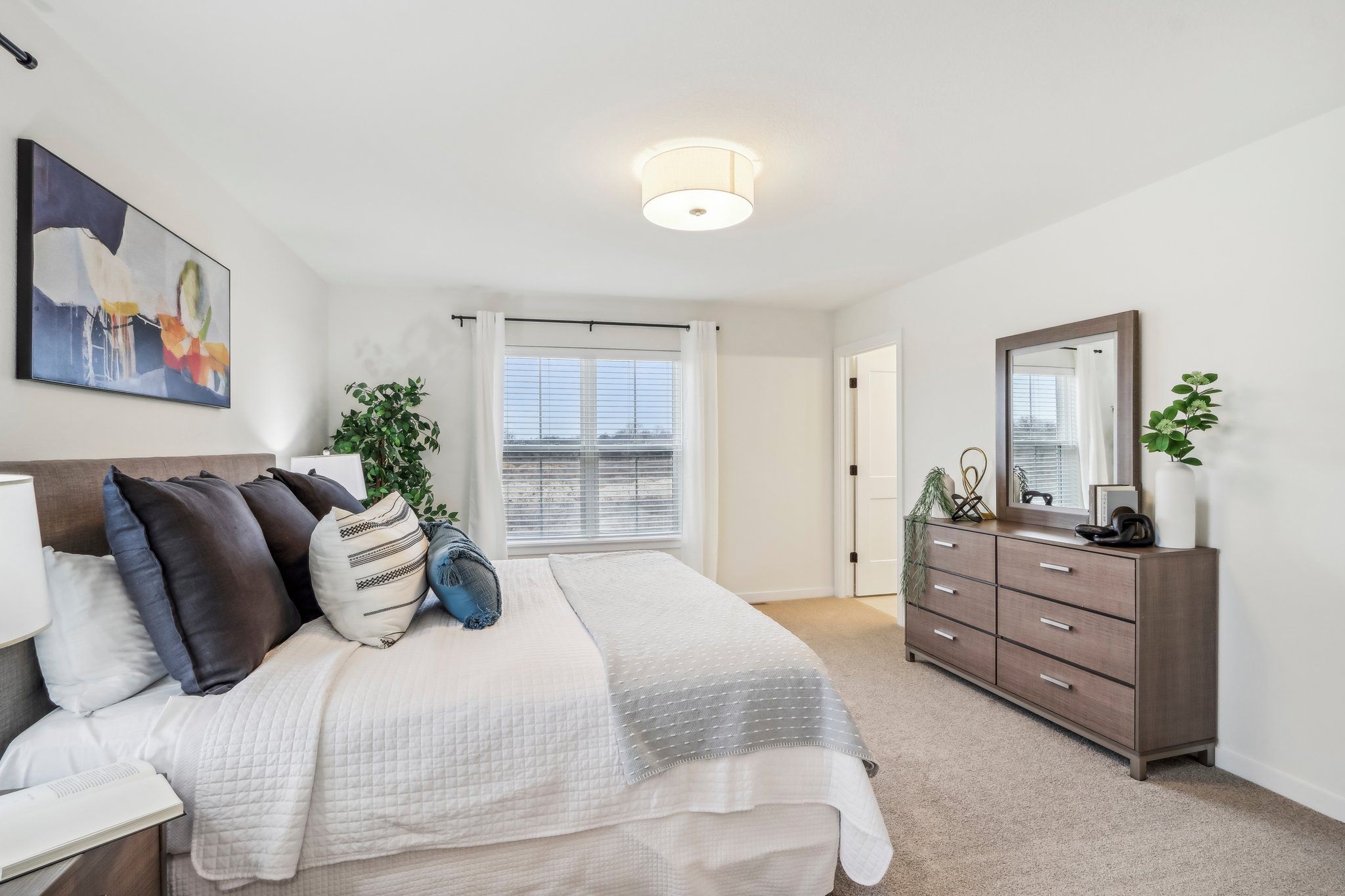 This photo is for illustration purposes only and does not necessarily represent the features and finishes of a specific RediHome.