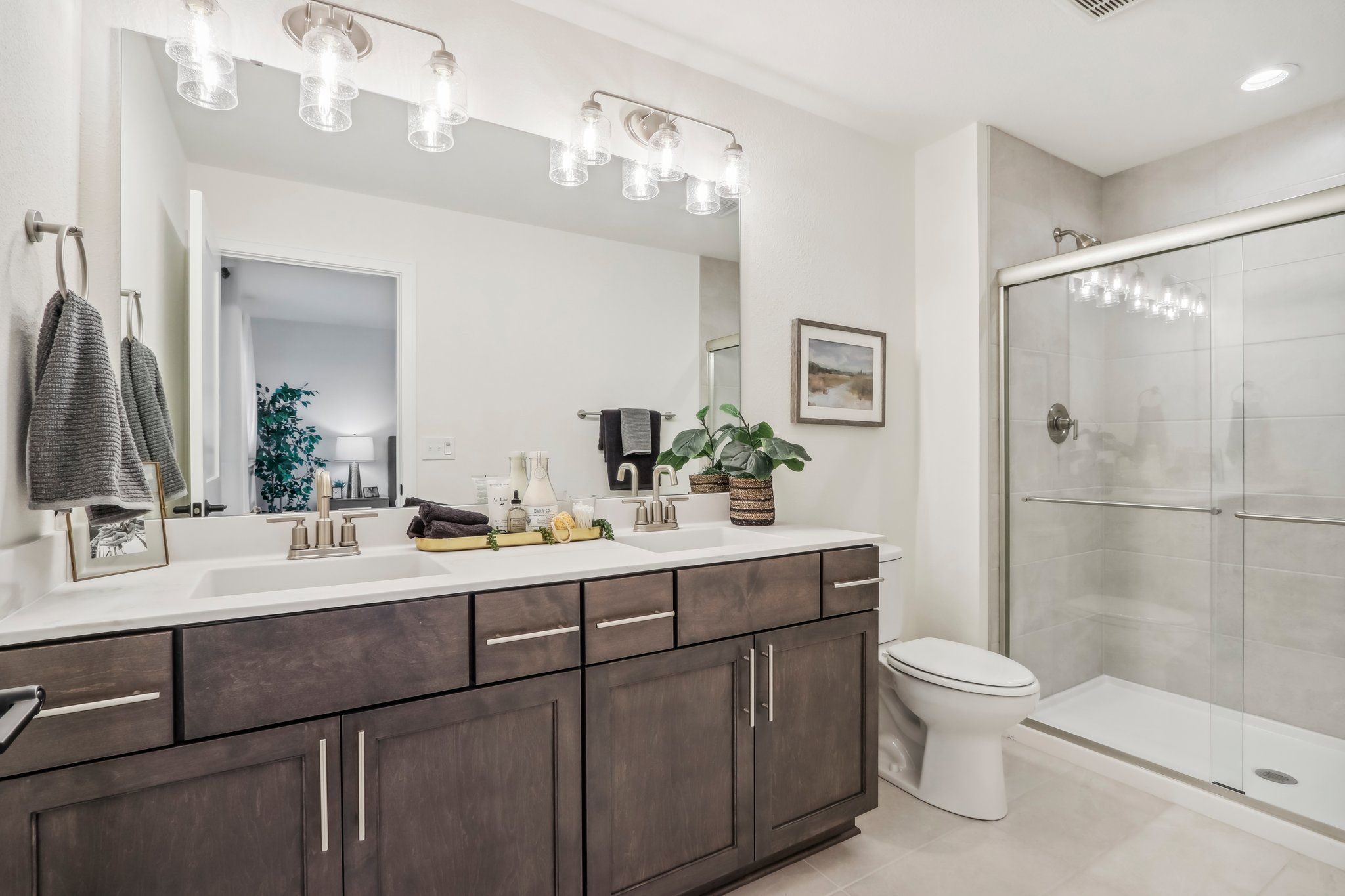 This photo is for illustration purposes only and does not necessarily represent the features and finishes of a specific RediHome.