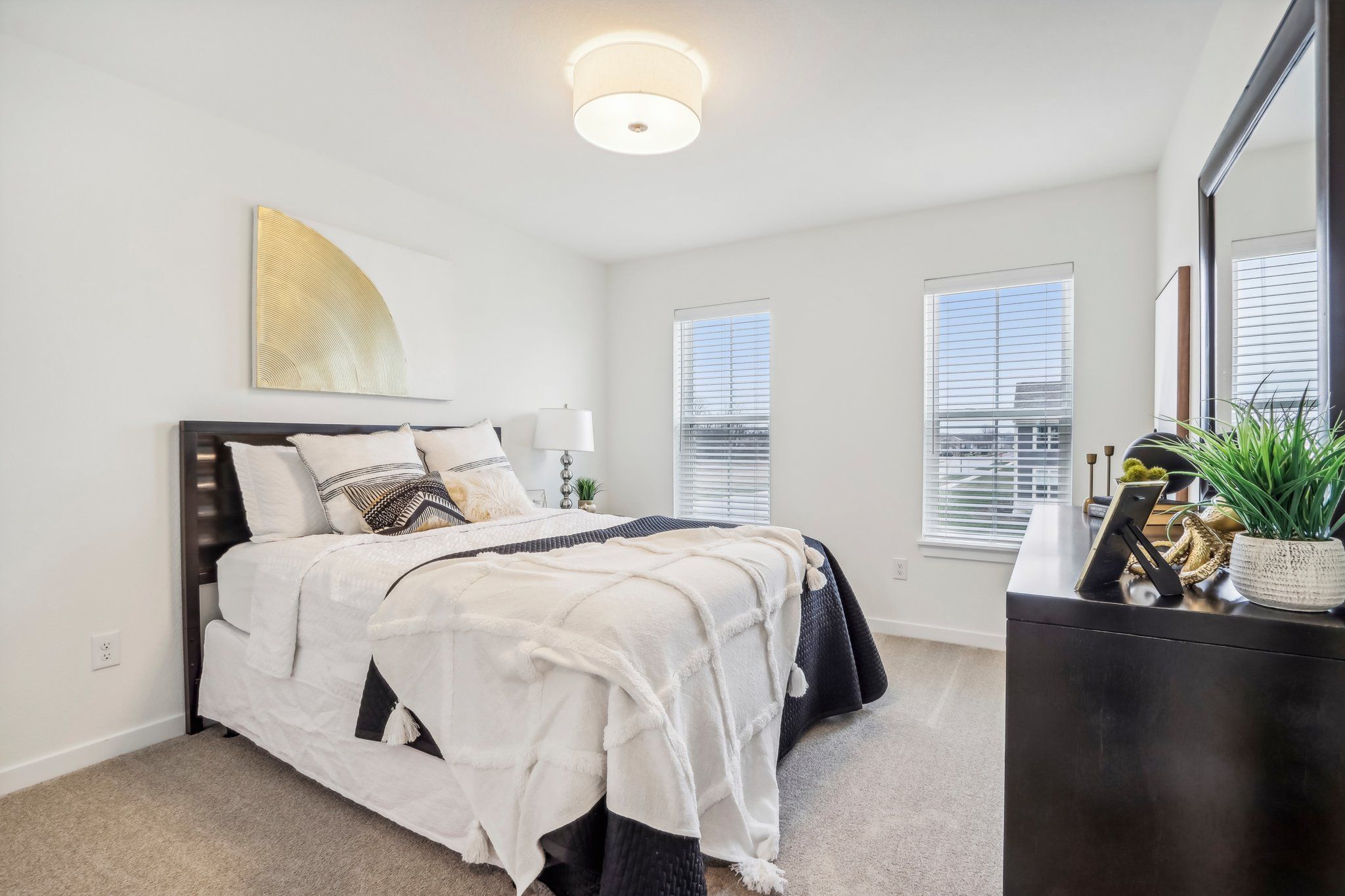 This photo is for illustration purposes only and does not necessarily represent the features and finishes of a specific RediHome.