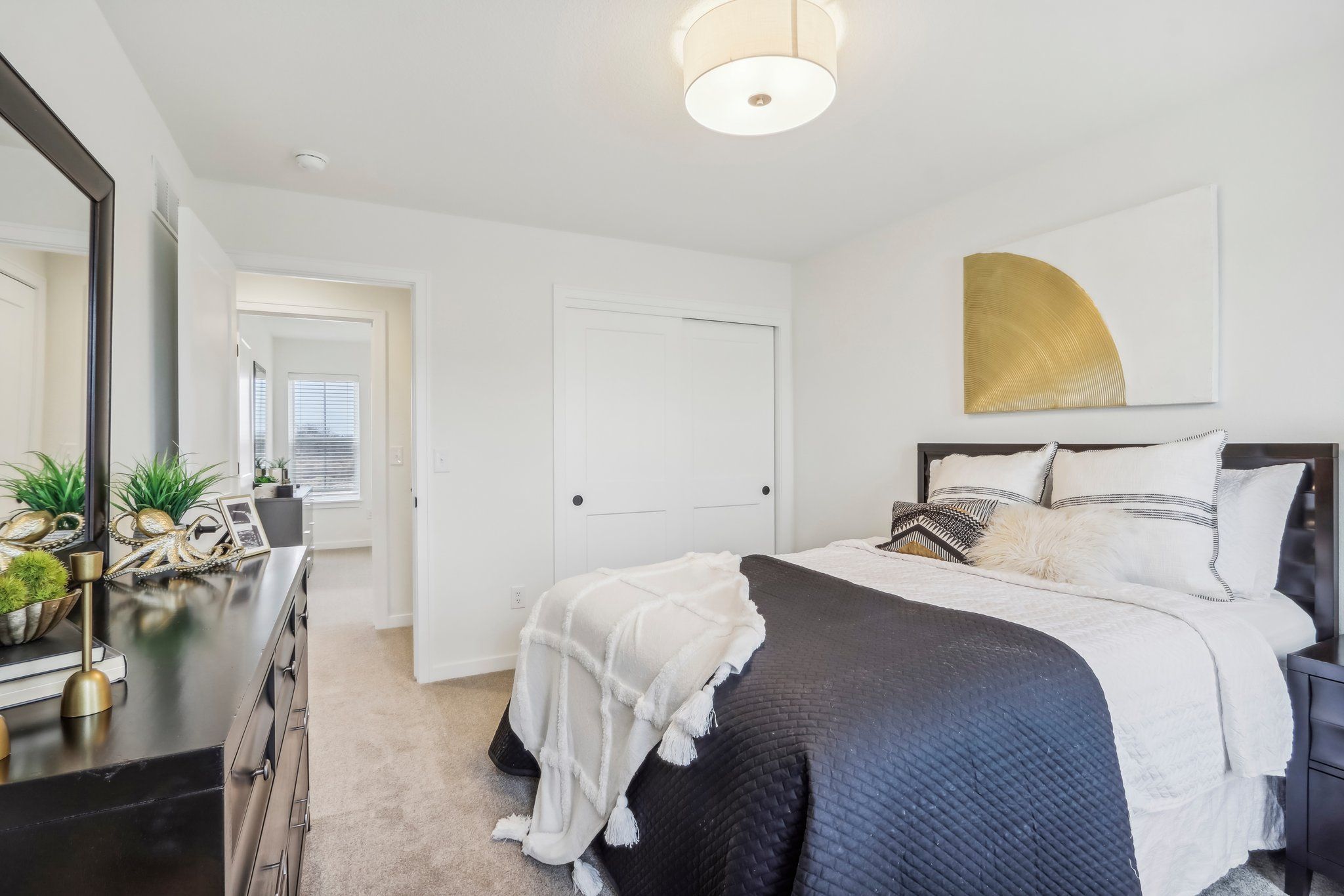 This photo is for illustration purposes only and does not necessarily represent the features and finishes of a specific RediHome.