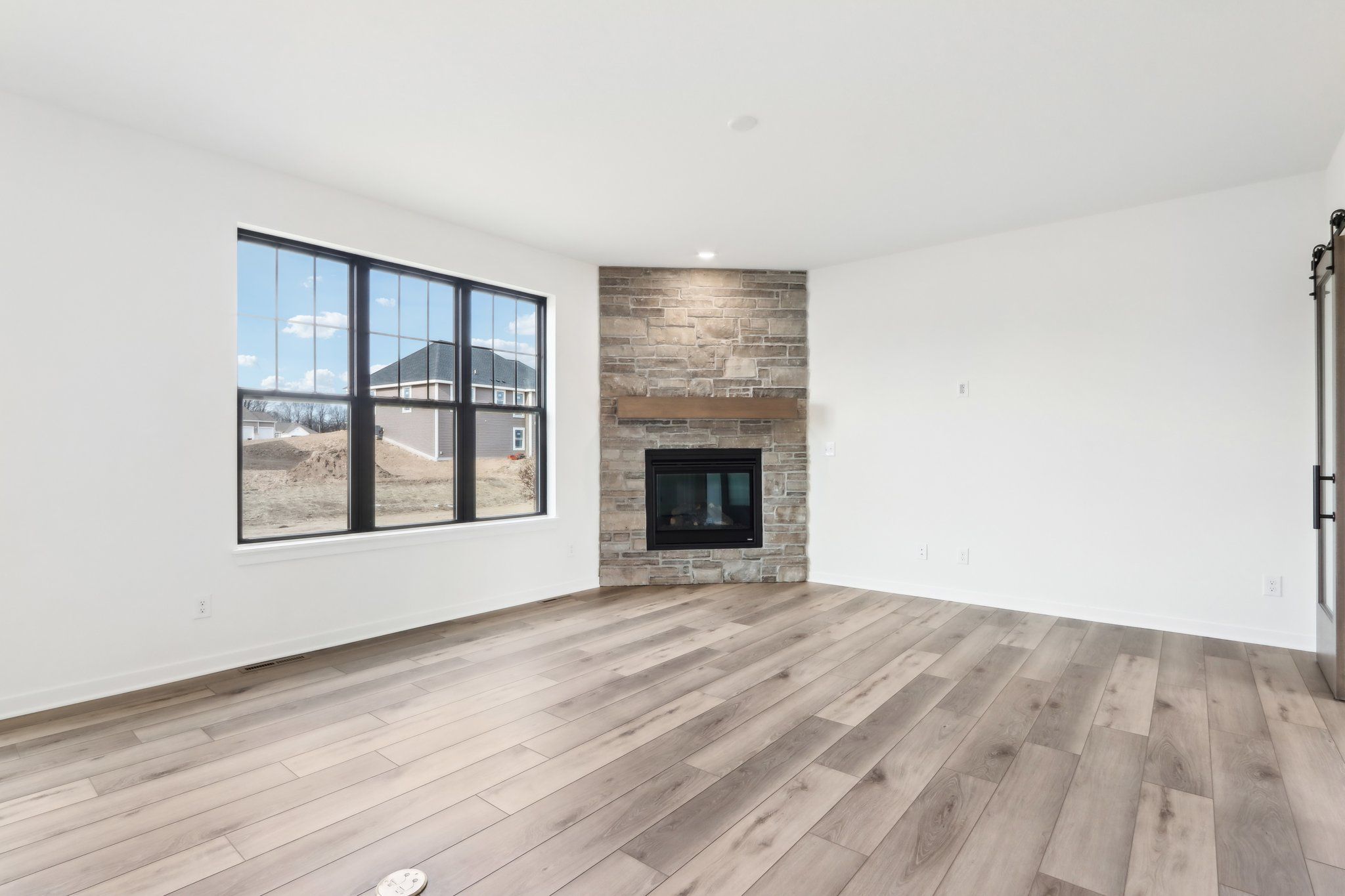 This photo is for illustration purposes only and does not necessarily represent the features and finishes of a specific RediHome.