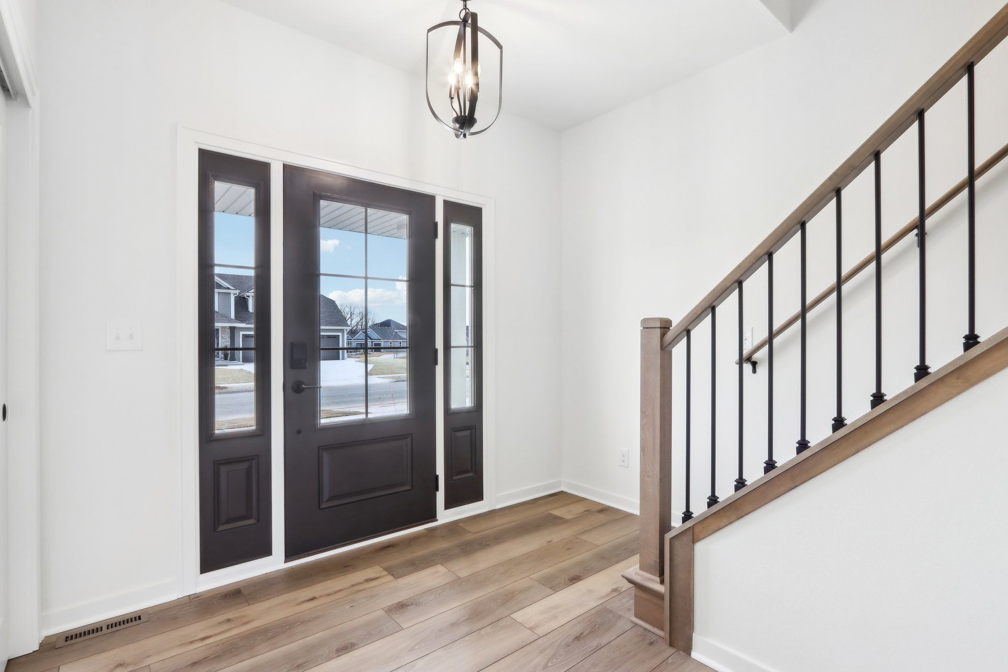 This photo is for illustration purposes only and does not necessarily represent the features and finishes of a specific RediHome.