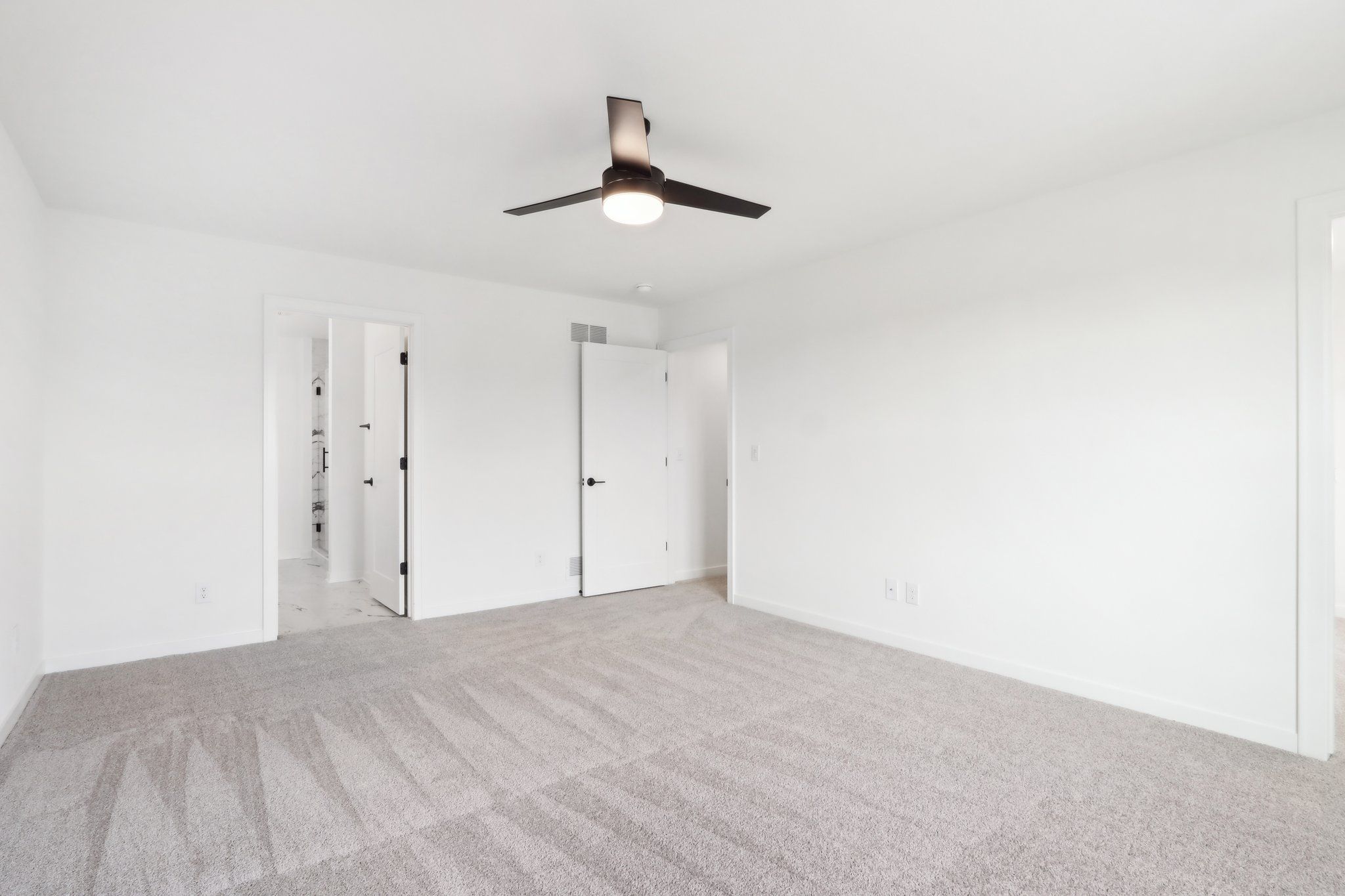 This photo is for illustration purposes only and does not necessarily represent the features and finishes of a specific RediHome.