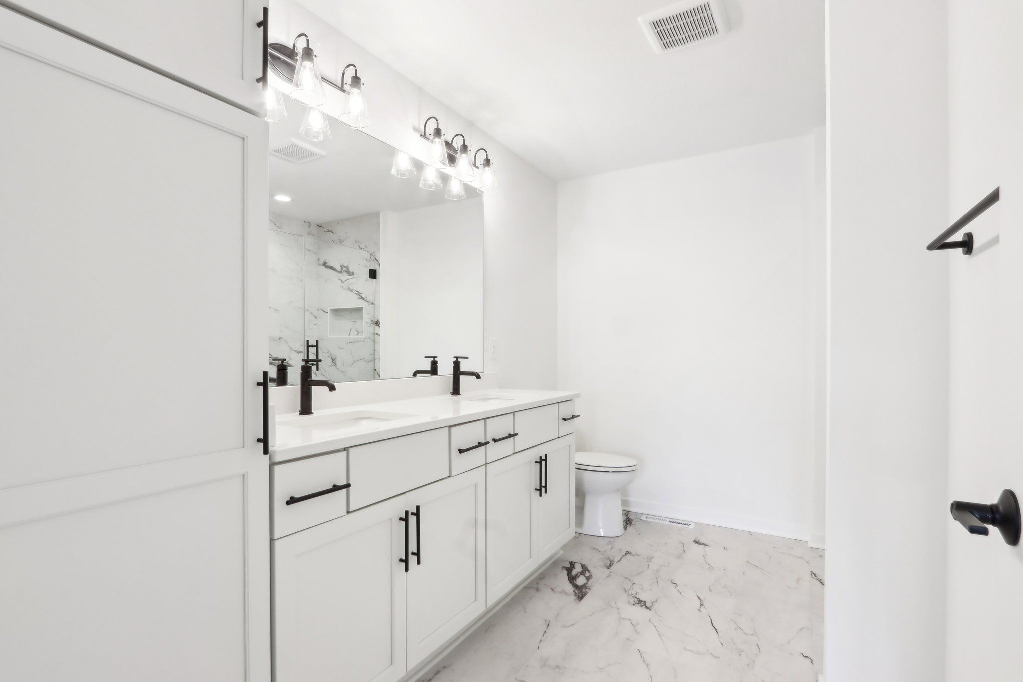 This photo is for illustration purposes only and does not necessarily represent the features and finishes of a specific RediHome.