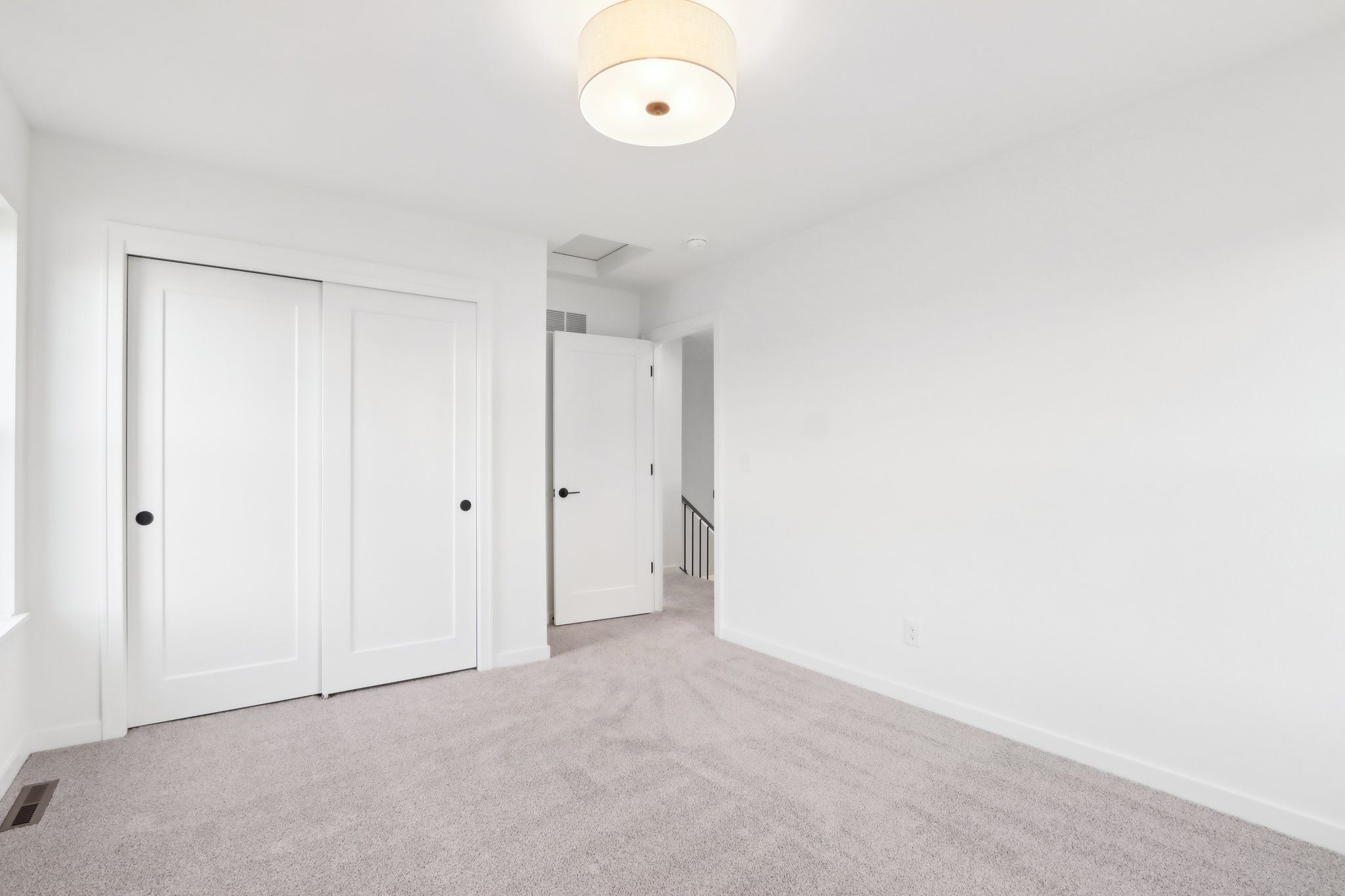 This photo is for illustration purposes only and does not necessarily represent the features and finishes of a specific RediHome.