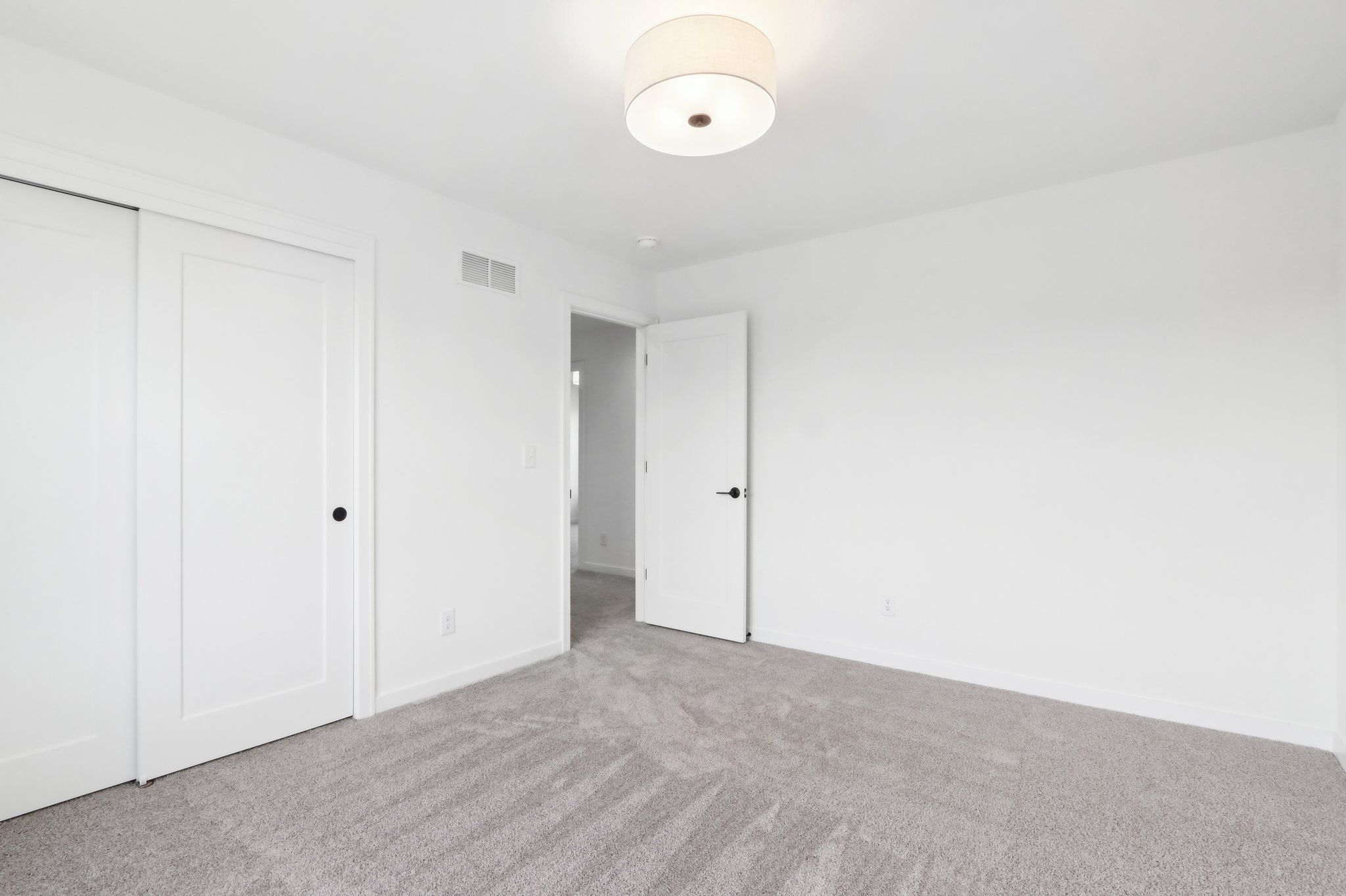 This photo is for illustration purposes only and does not necessarily represent the features and finishes of a specific RediHome.