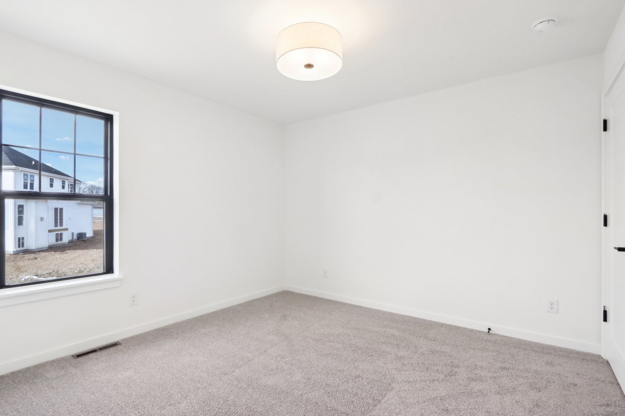 This photo is for illustration purposes only and does not necessarily represent the features and finishes of a specific RediHome.