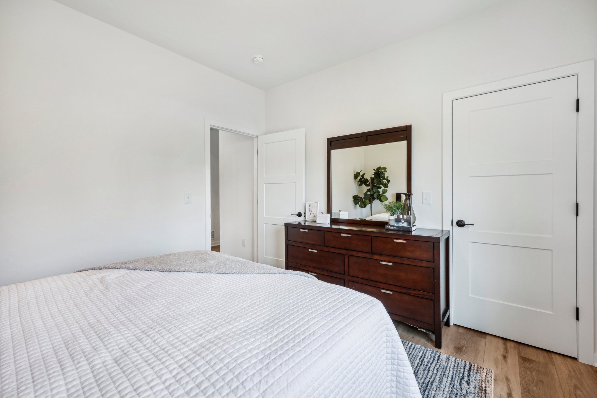 This photo is for illustration purposes only and does not necessarily represent the features and finishes of a specific RediHome.