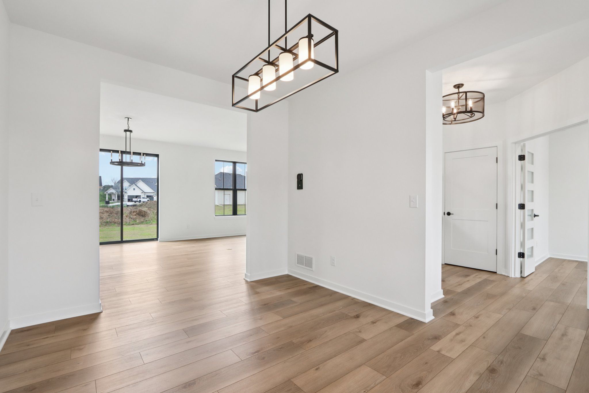 This photo is for illustration purposes only and does not necessarily represent the features and finishes of a specific RediHome.