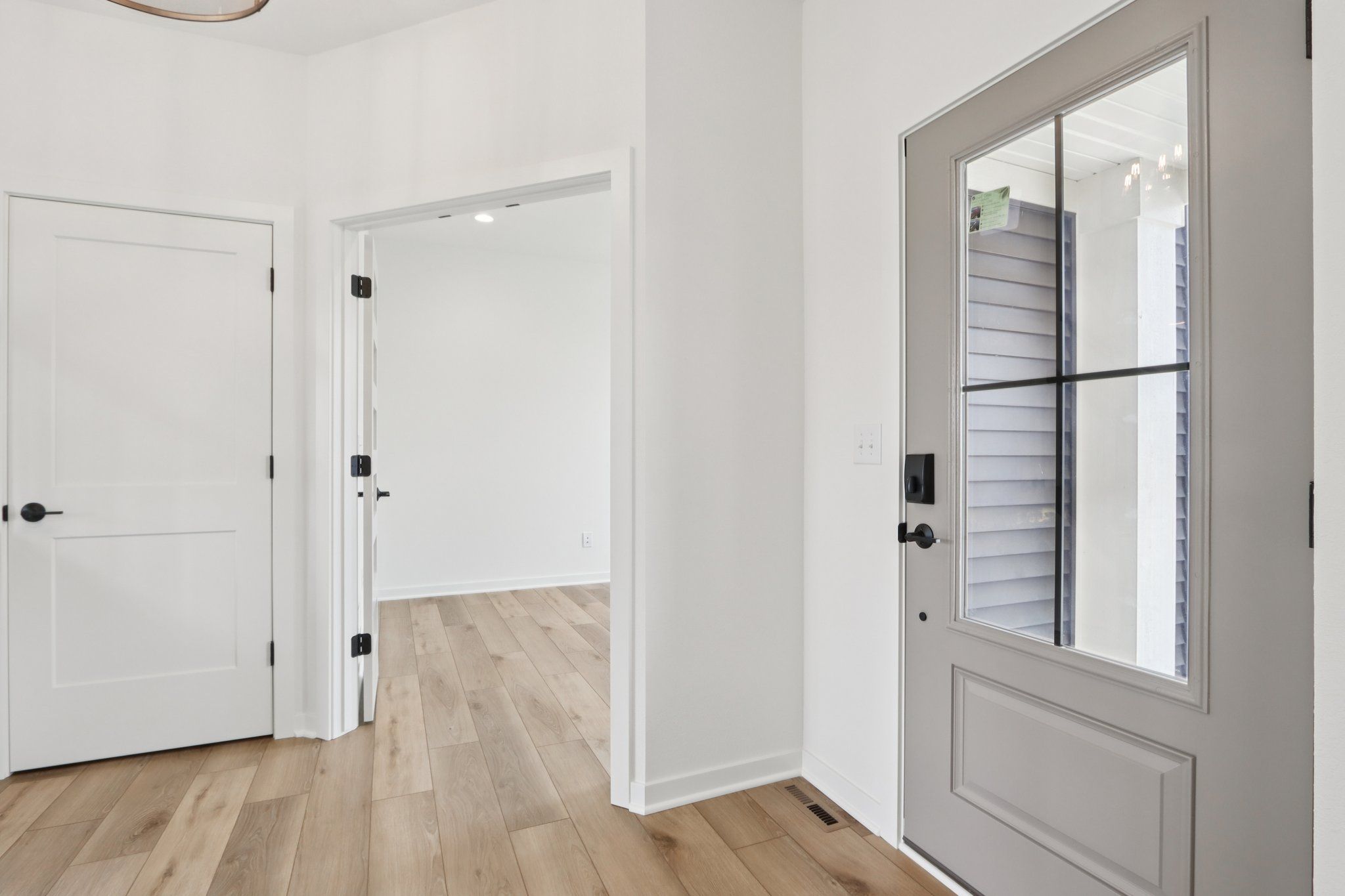 This photo is for illustration purposes only and does not necessarily represent the features and finishes of a specific RediHome.