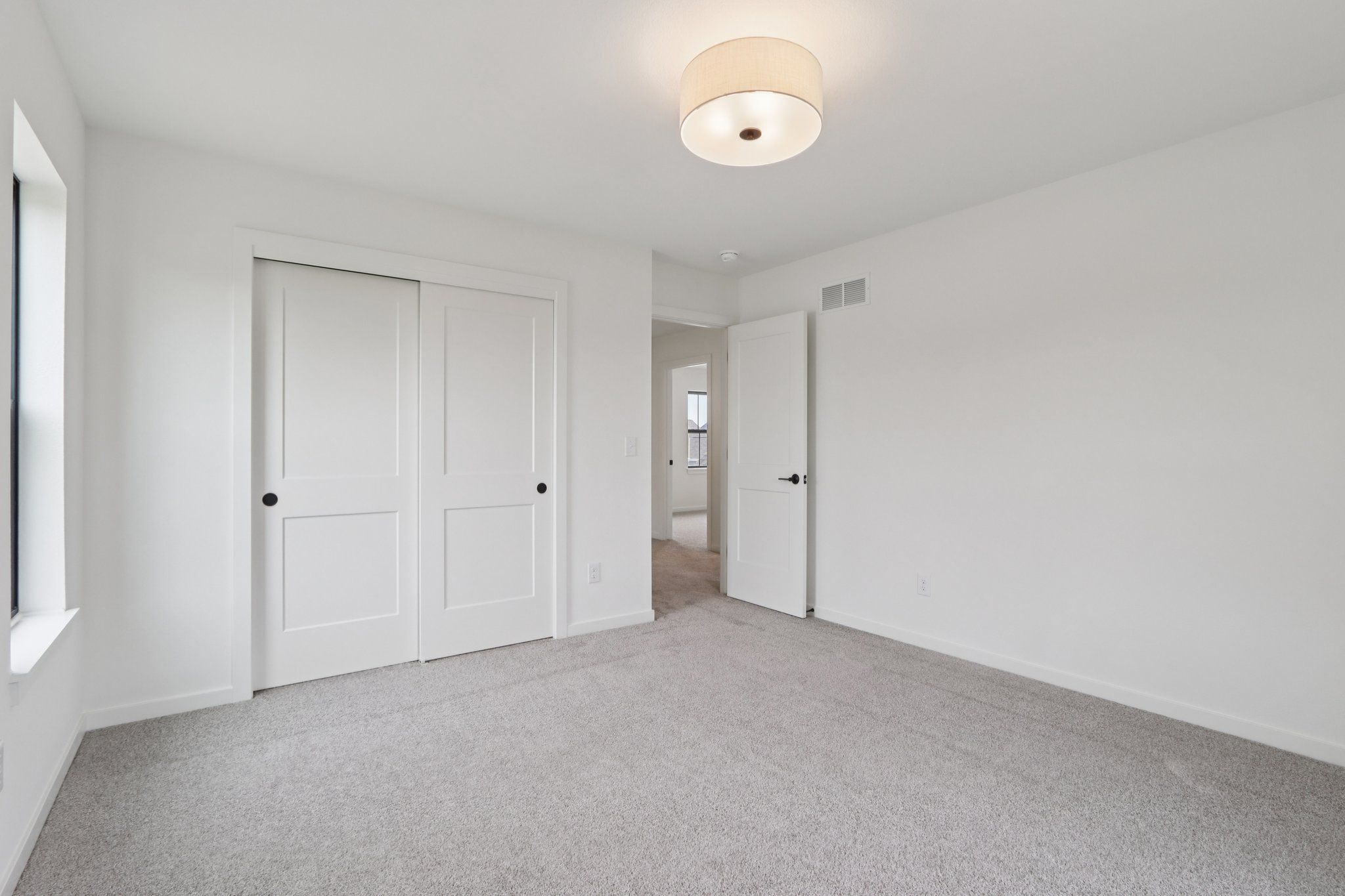 This photo is for illustration purposes only and does not necessarily represent the features and finishes of a specific RediHome.