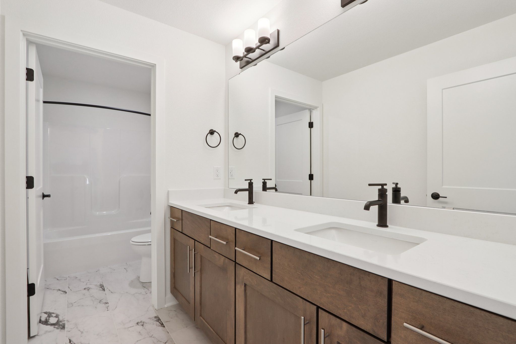 This photo is for illustration purposes only and does not necessarily represent the features and finishes of a specific RediHome.