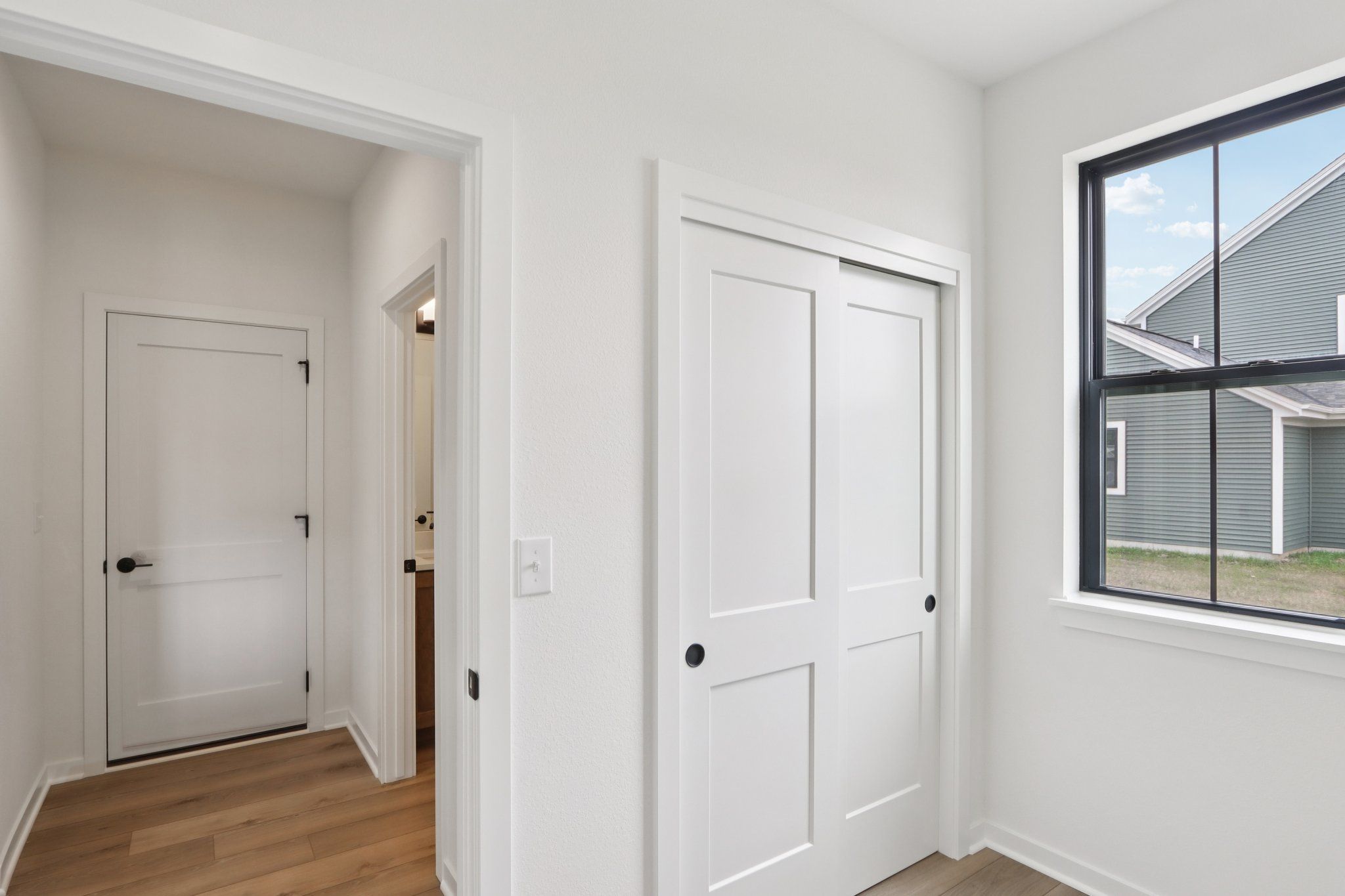 This photo is for illustration purposes only and does not necessarily represent the features and finishes of a specific RediHome.