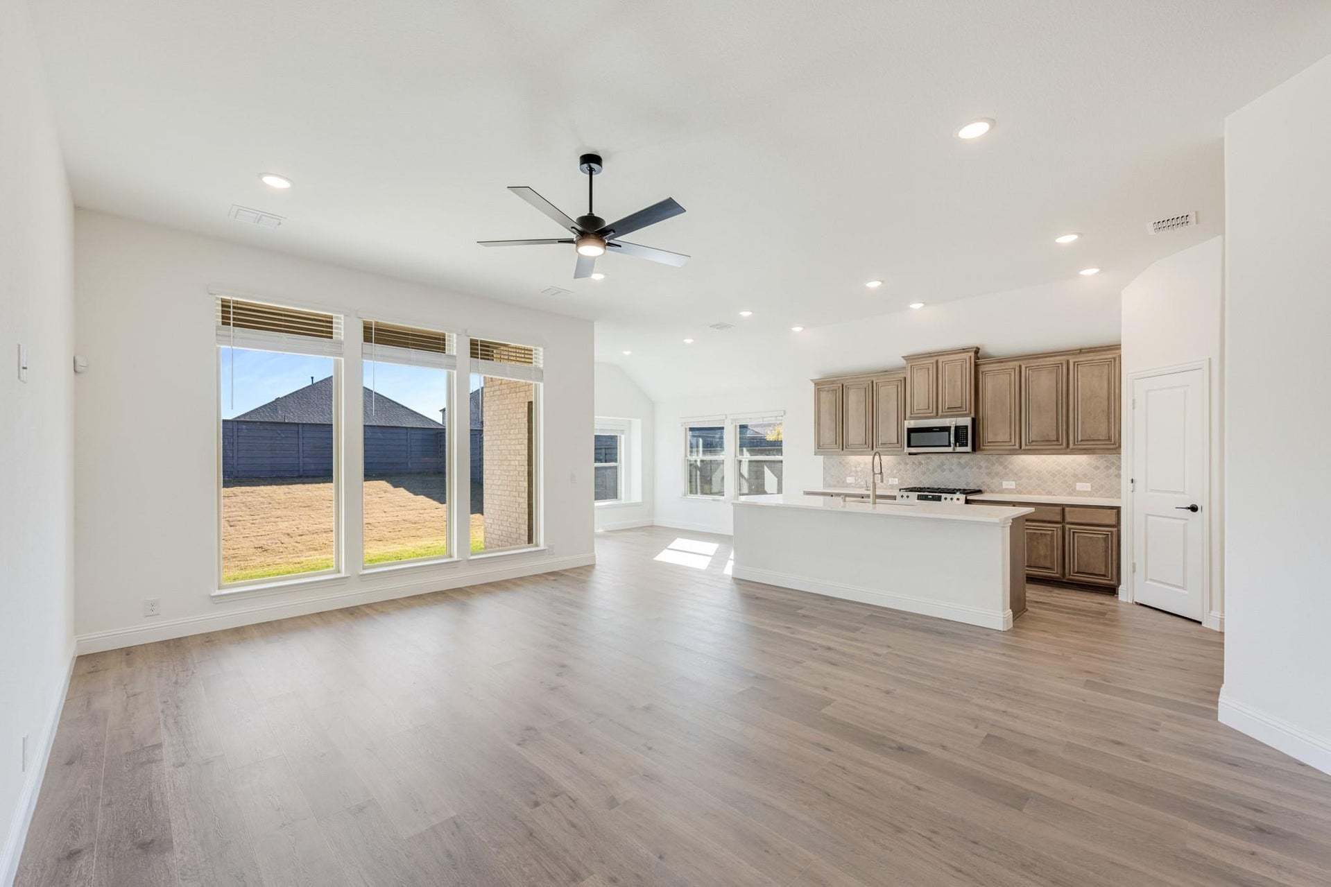 7312 Iris Road (Jasmine)