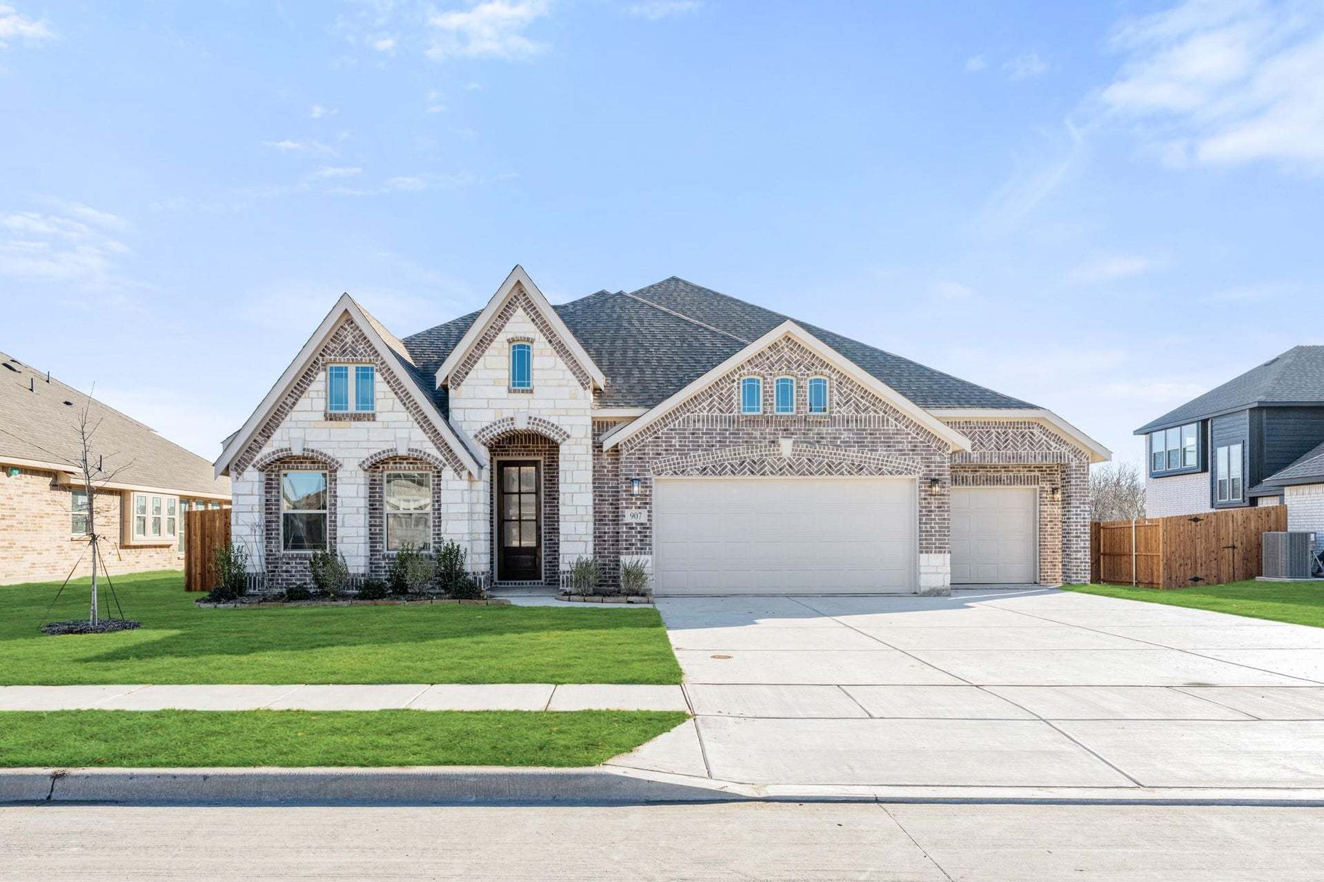 907 Willowbanks Drive