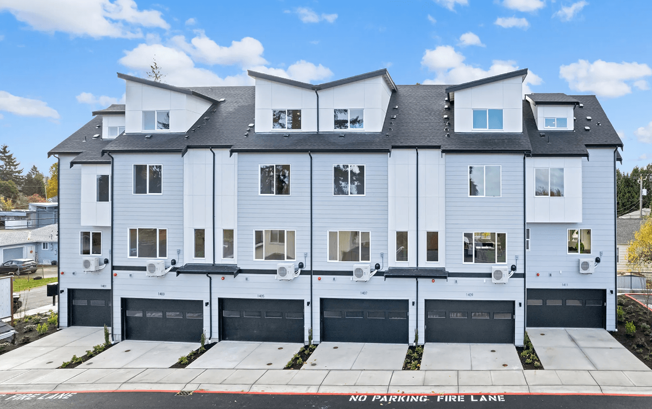Salmon Creek Townhomes por Blue Fern Homes en Seattle-Bellevue Washington