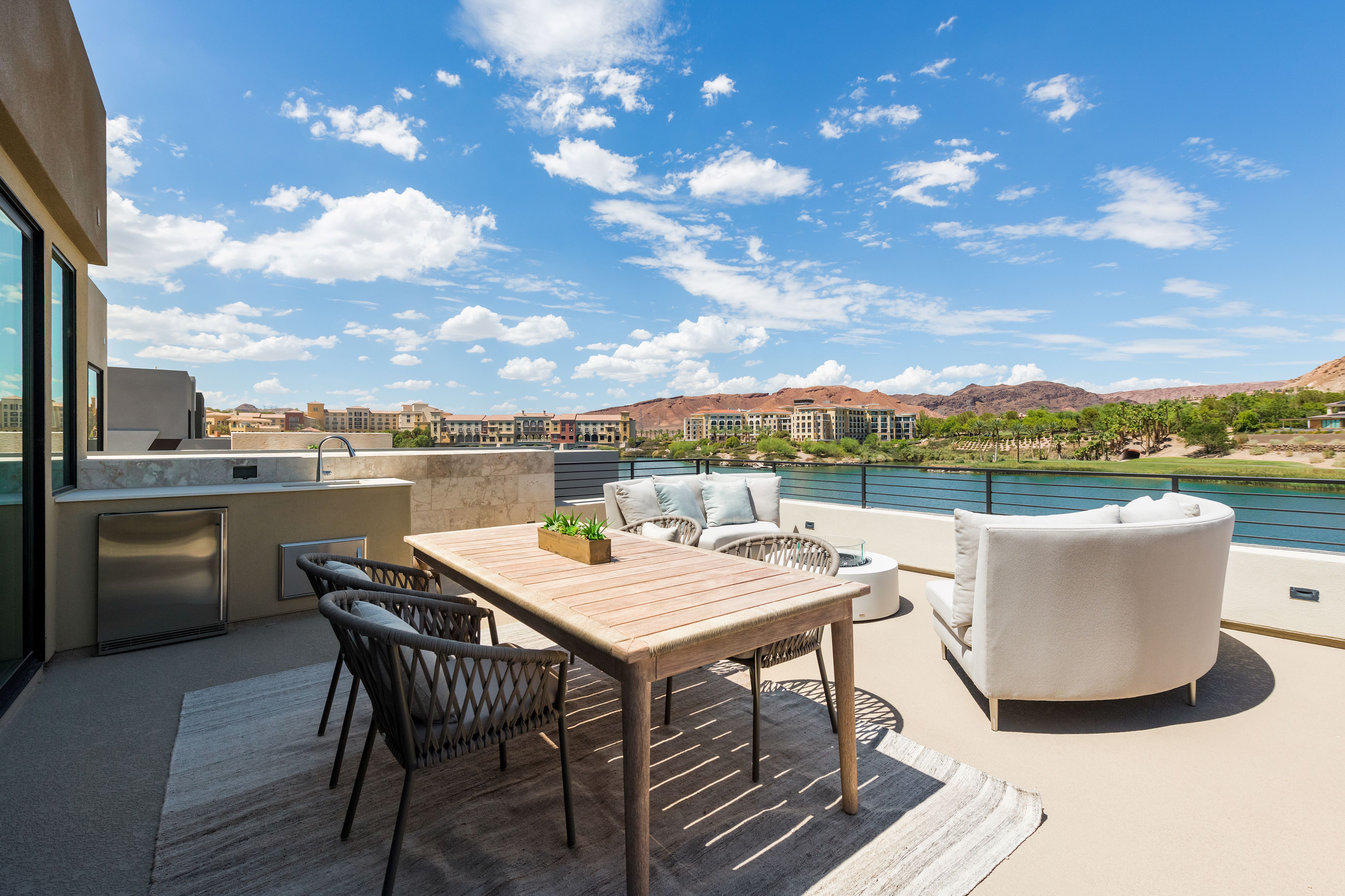 42 Lakefront Way. Henderson, NV 89011