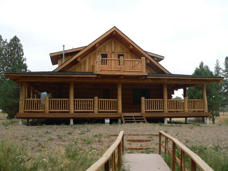 casa en Bos Log Builders, Inc. por Bos Log Builders, Inc.