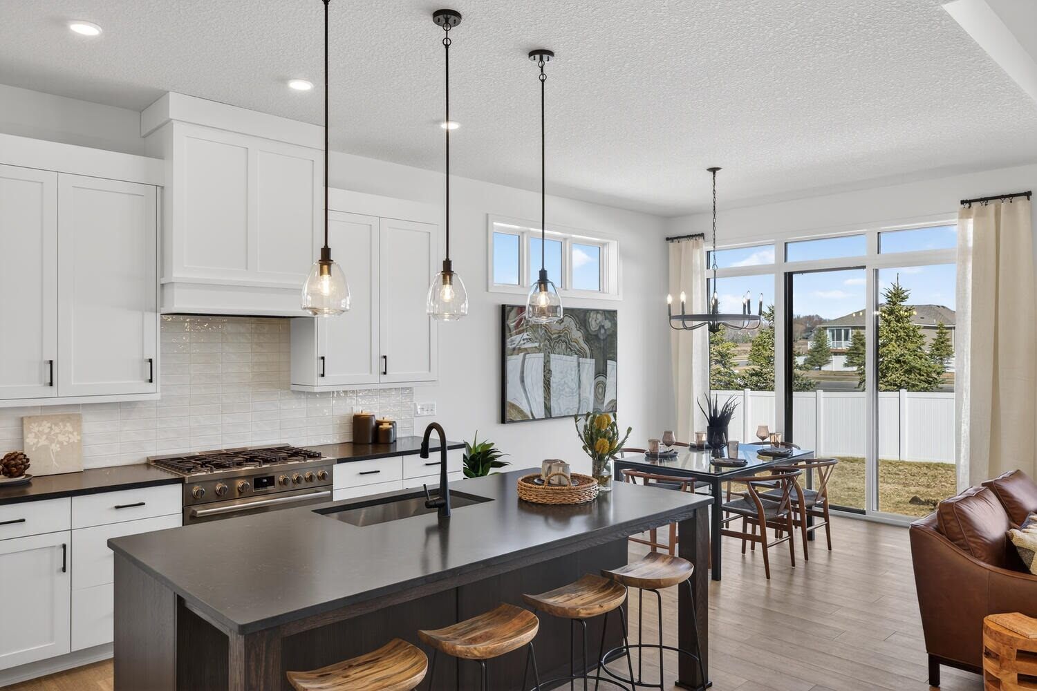 Kitchen & Dinette