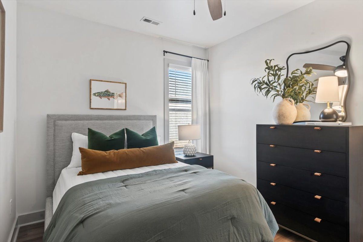Secondary Bedroom with ceiling fan, natural light