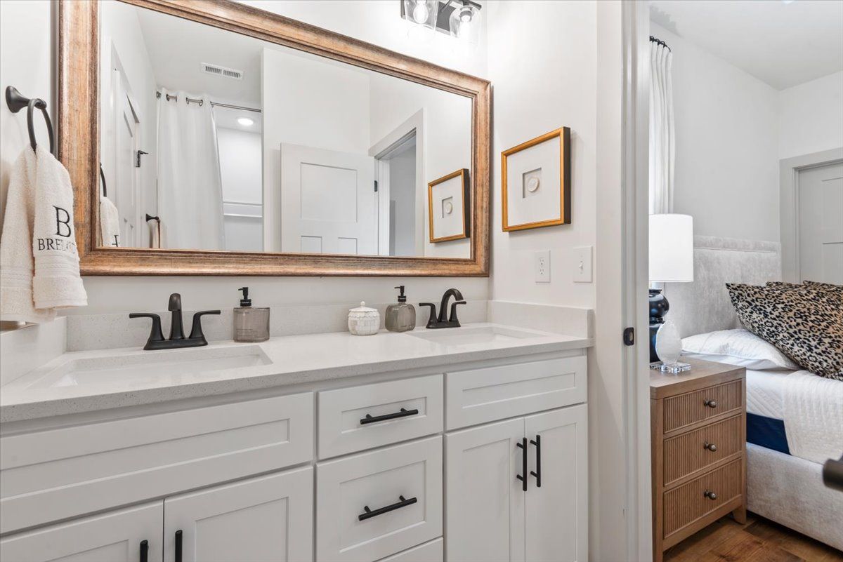 Bath vanity