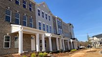 The Townes at Cramerton Mills por Brookline Homes, LLC en Charlotte North Carolina