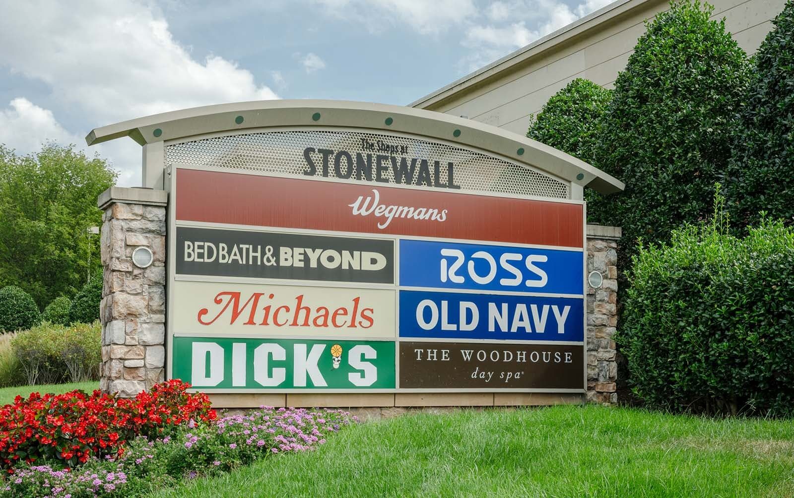 The Shoppes at Stonewall in Gainesville VA near The Crest at Linton Hall
