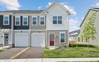 55+ Villas At Hiatt Pointe at Snowden Bridge por Brookfield Residential en Washington Virginia