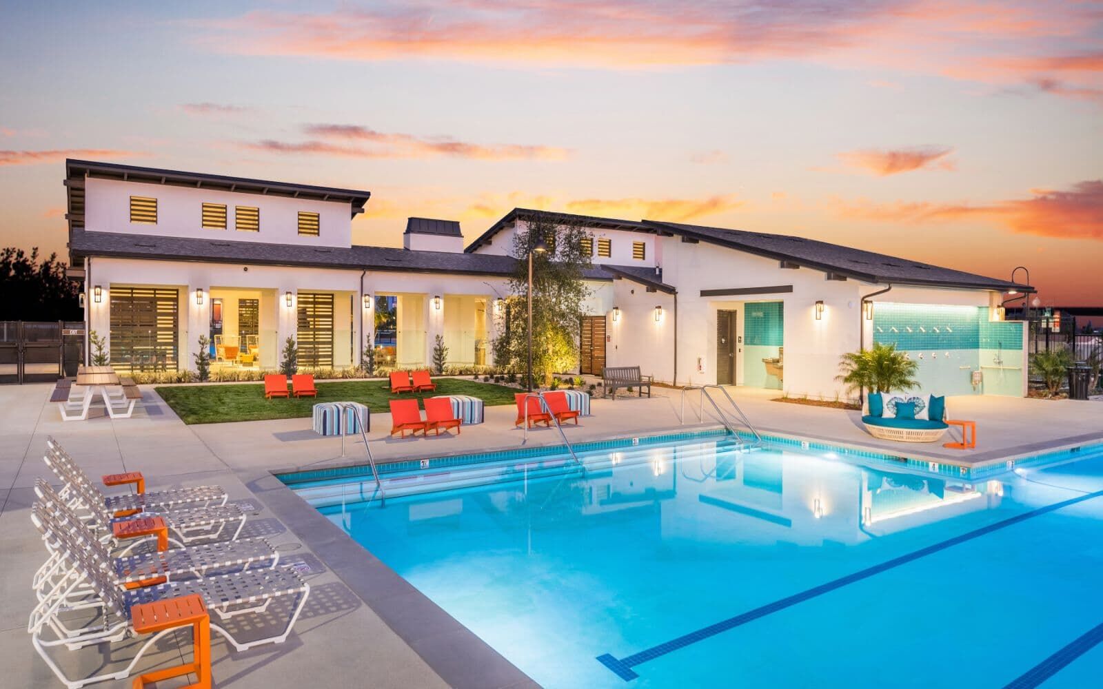 Canvas Park jr. olympic pool and 3,790 sq. ft. recreation center.