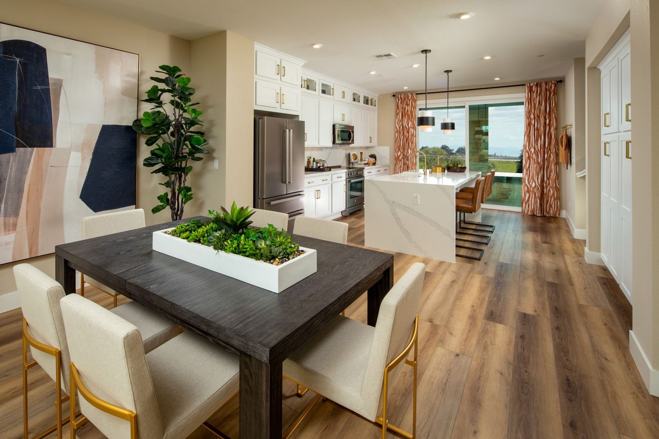 Kitchen & Dining