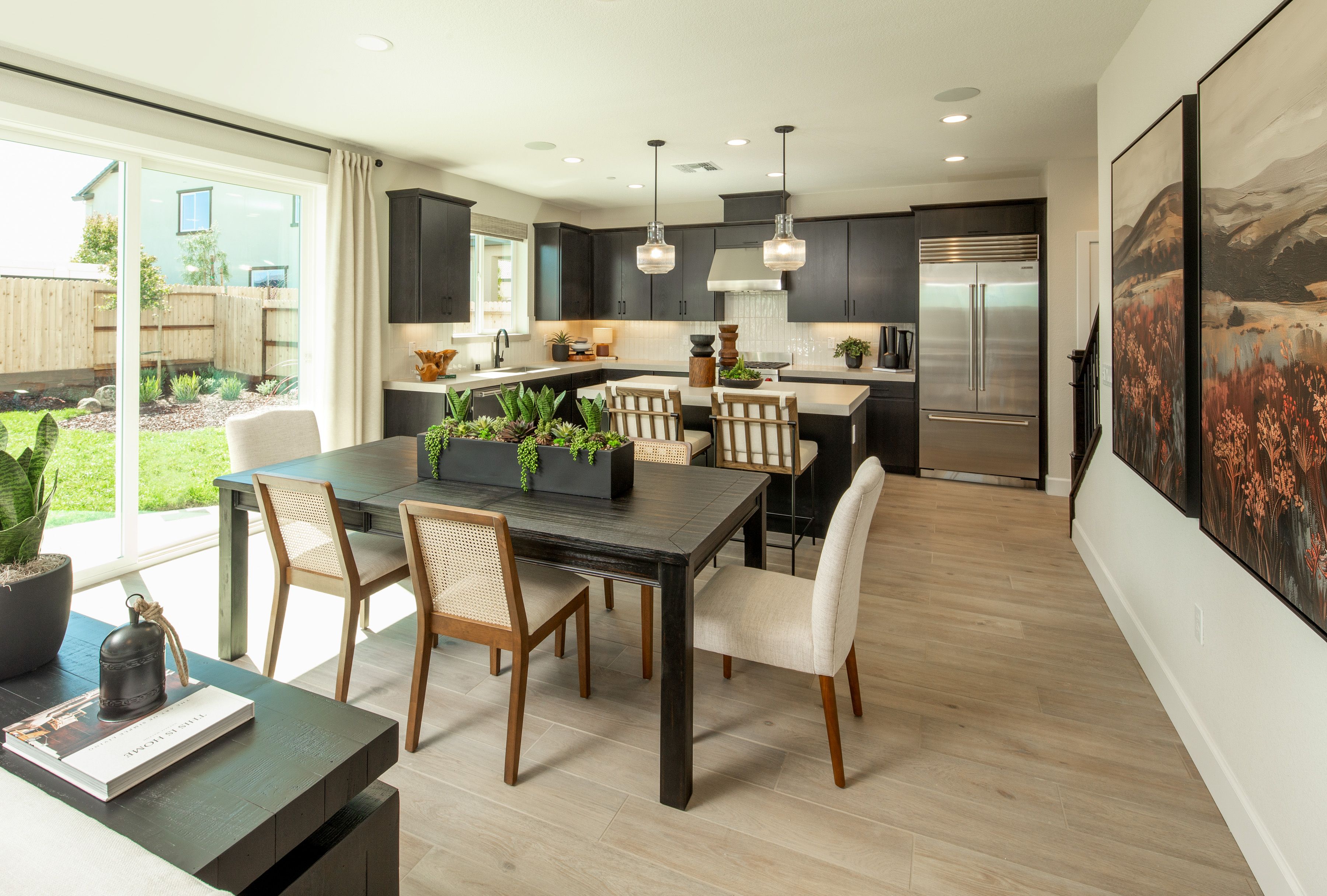 Kitchen & Dining