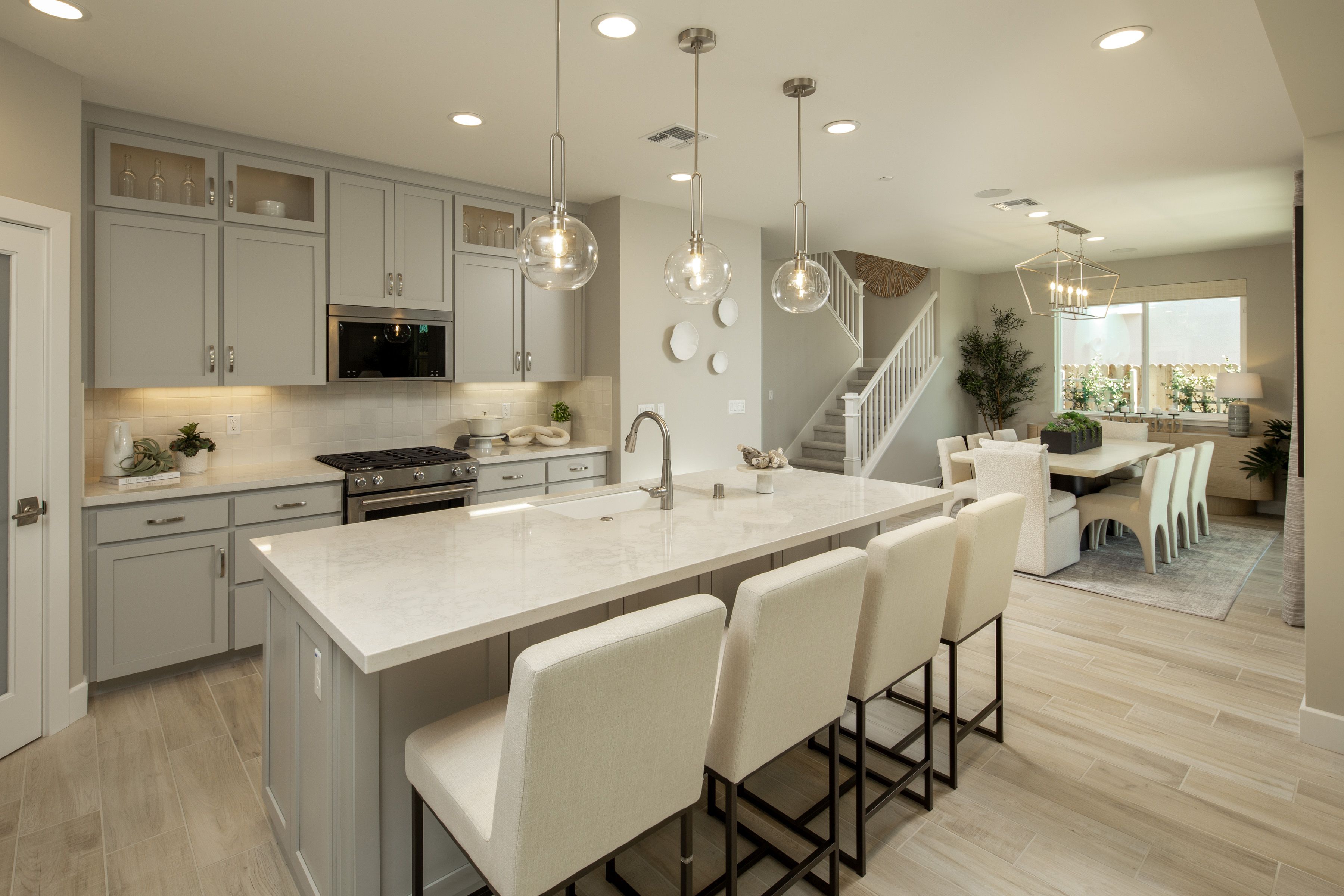 Kitchen & Dining