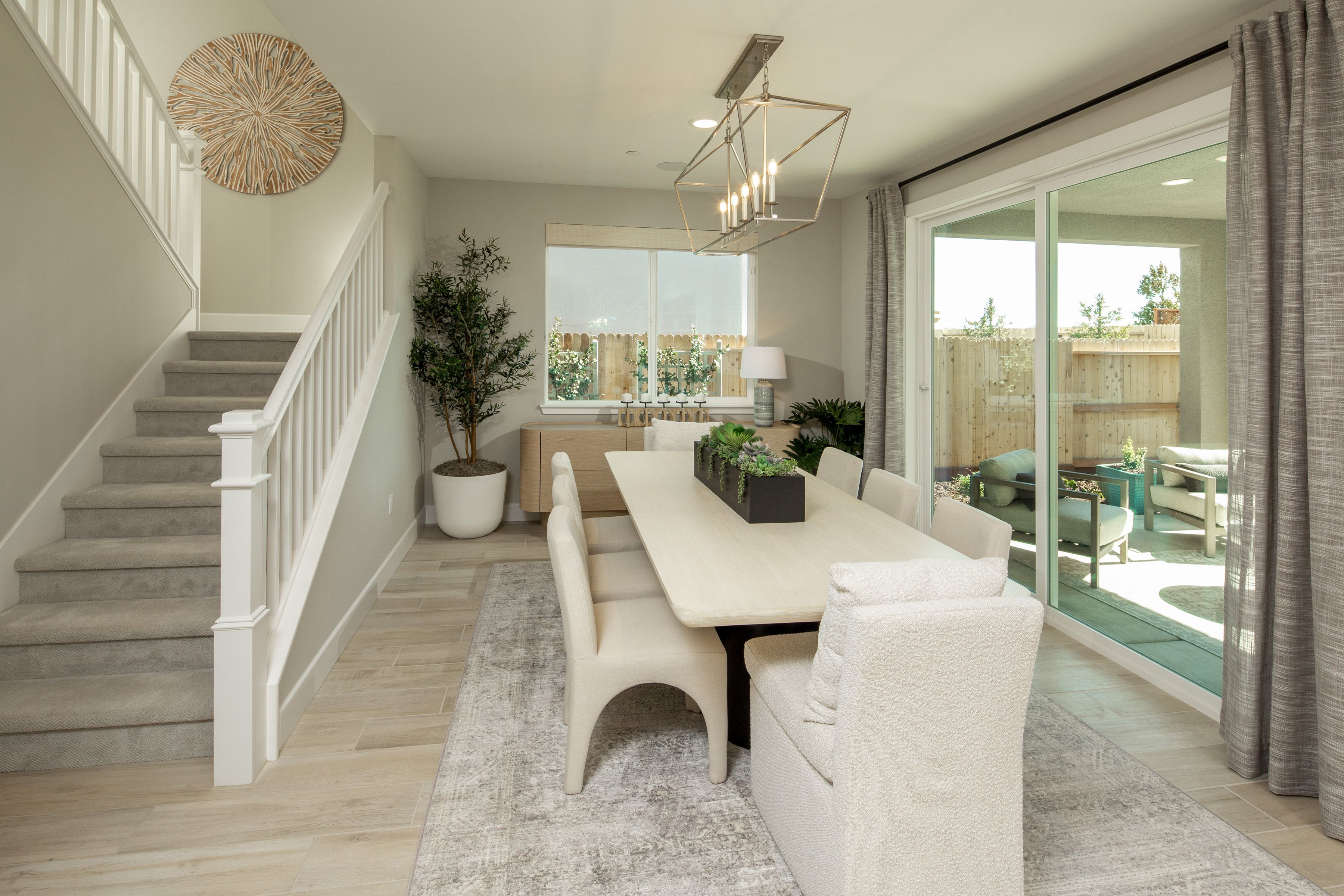 Kitchen & Dining